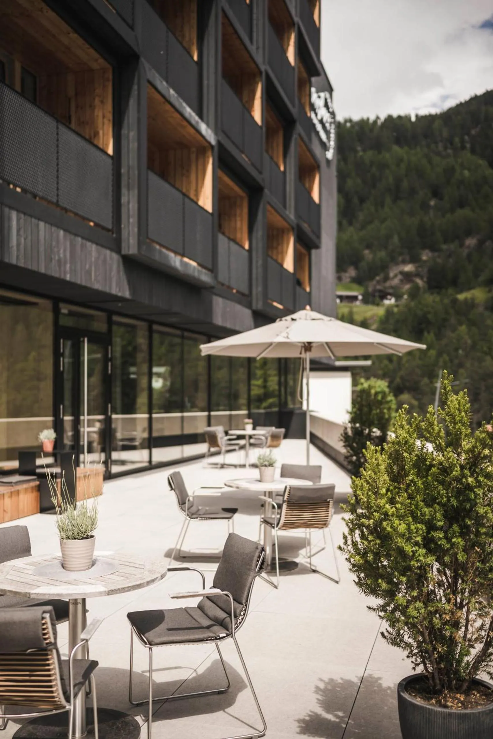 Lounge or bar in Sportlers Lodge Sölden lifestyle-lässig-anders