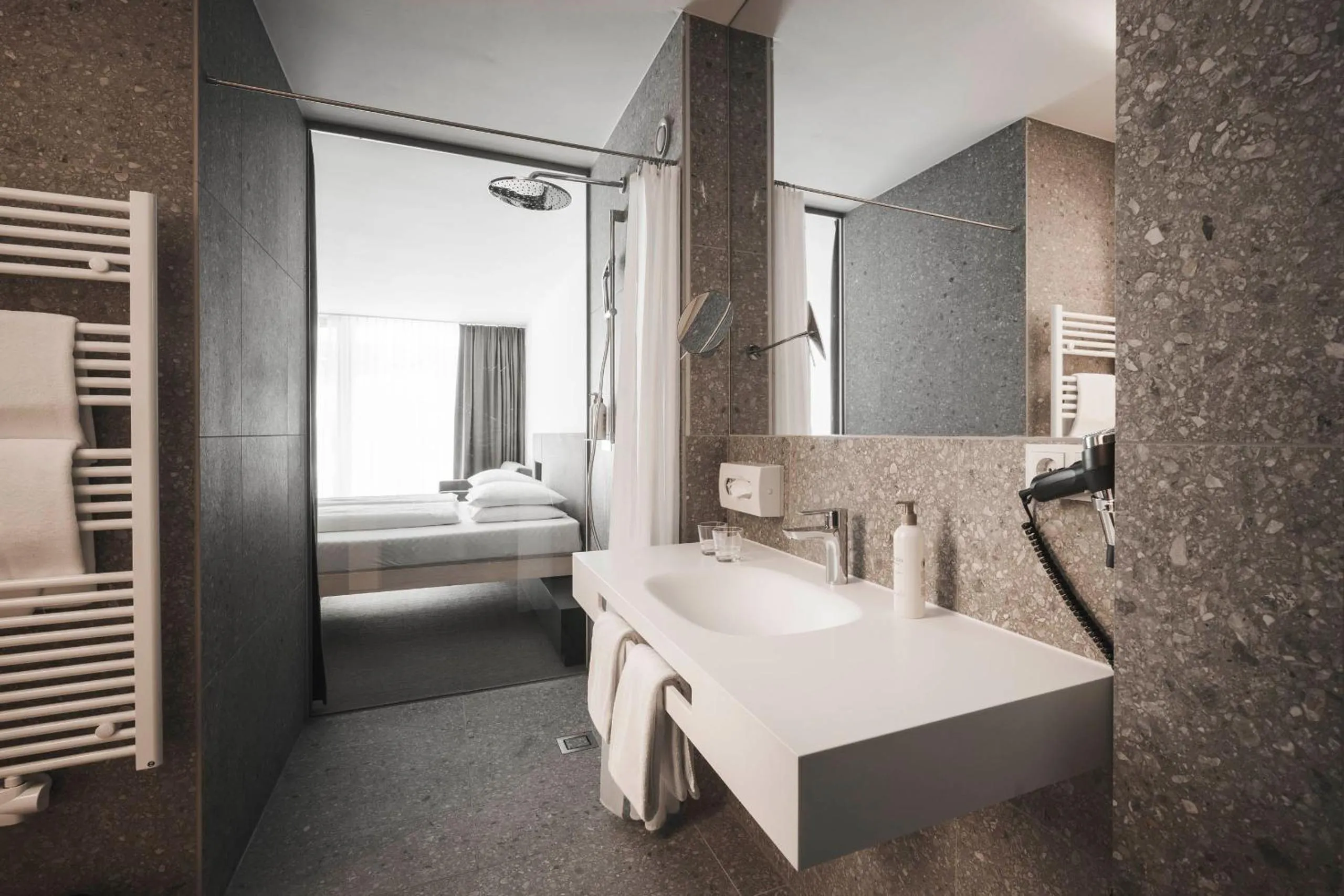 Bathroom, Bed in Sportlers Lodge Sölden lifestyle-lässig-anders