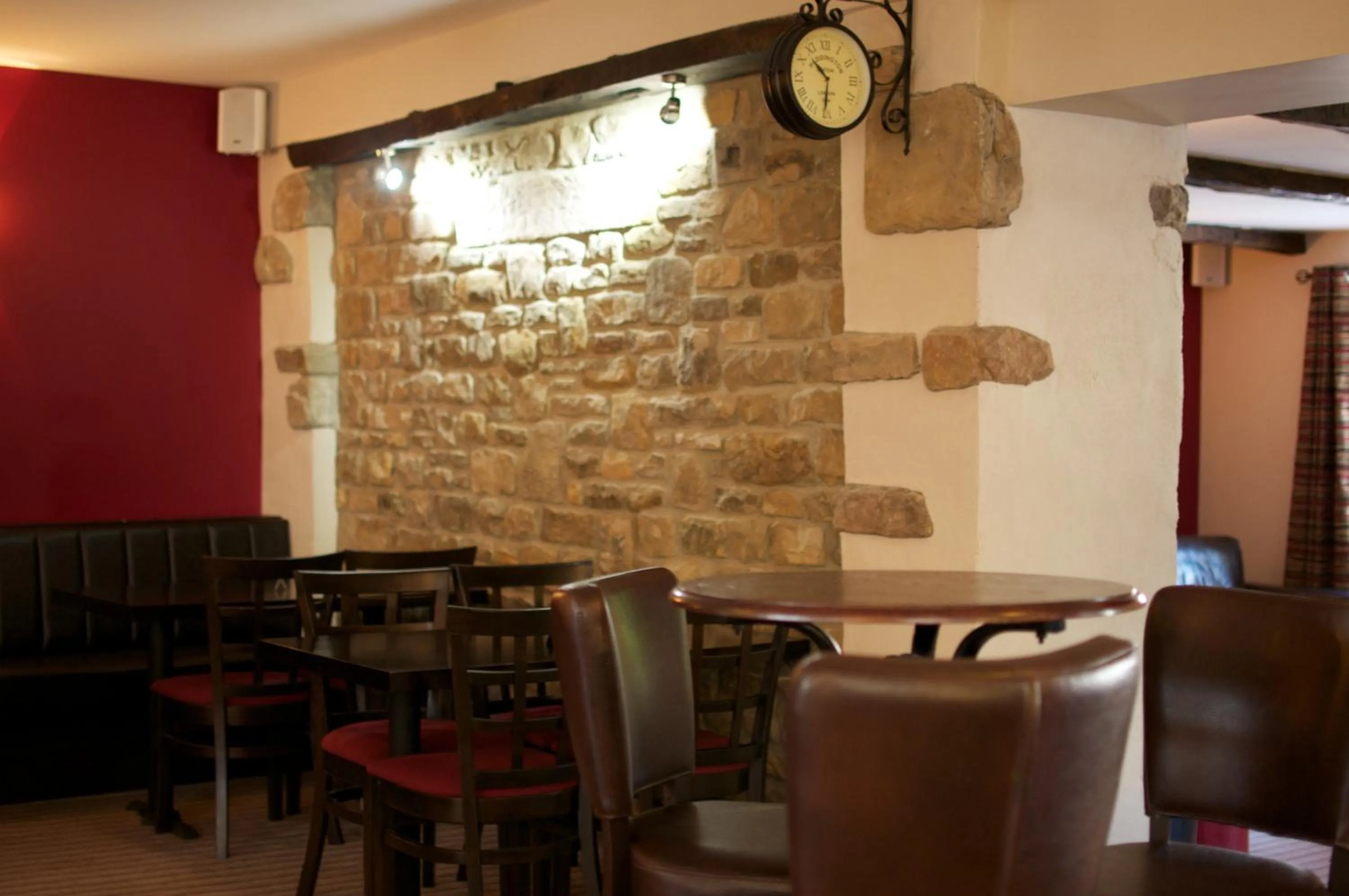 Lounge or bar in The Three Horseshoes Hotel