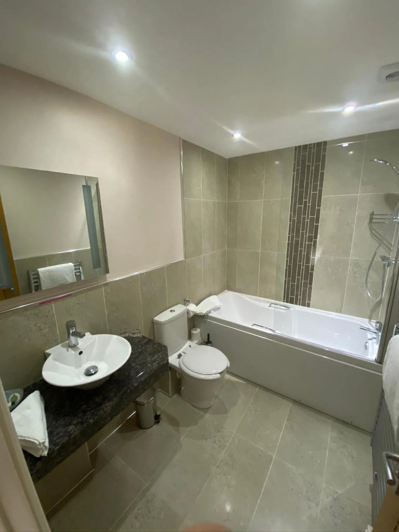 Bathroom in The Three Horseshoes Hotel