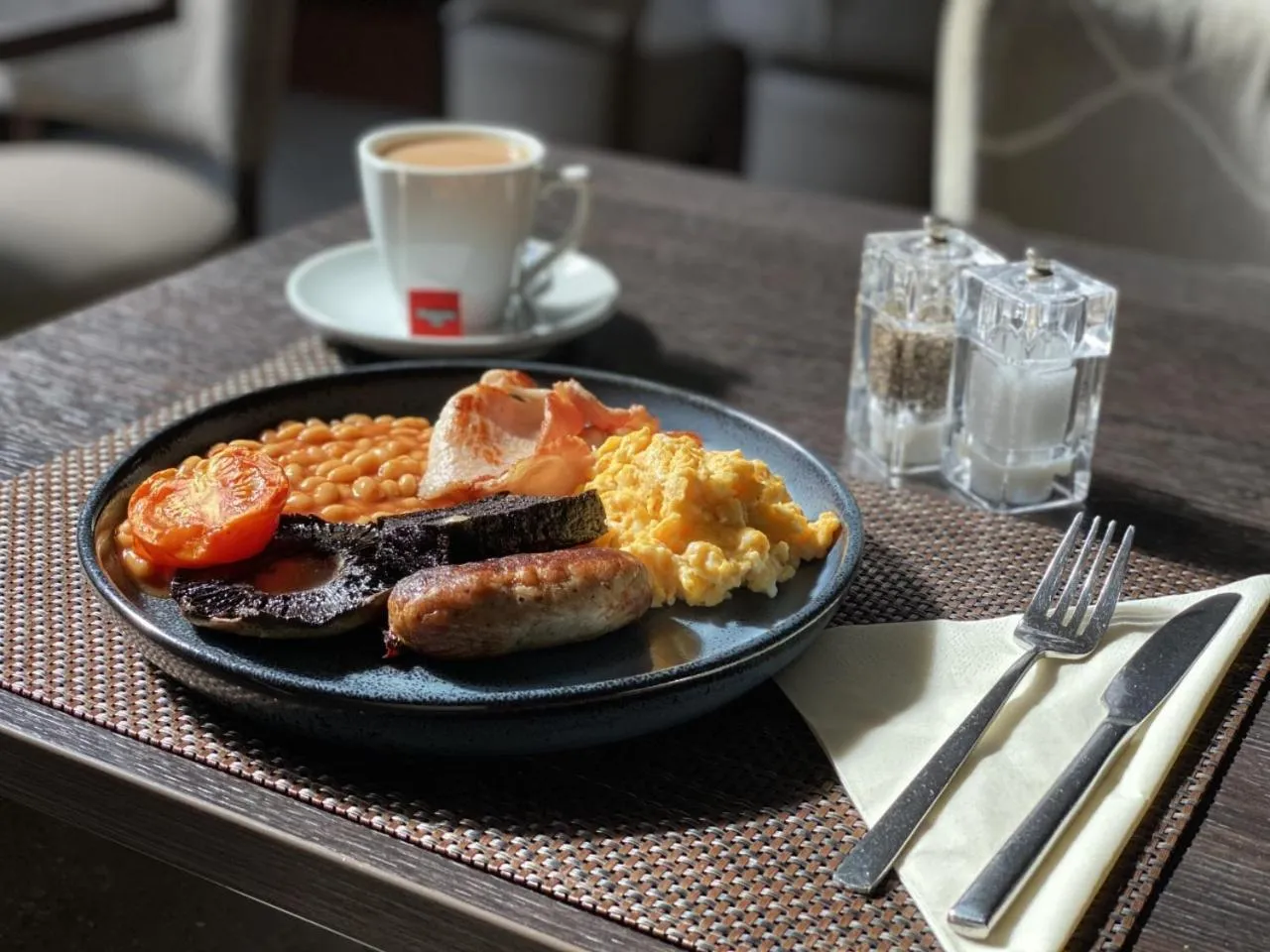 Breakfast in The Three Horseshoes Hotel