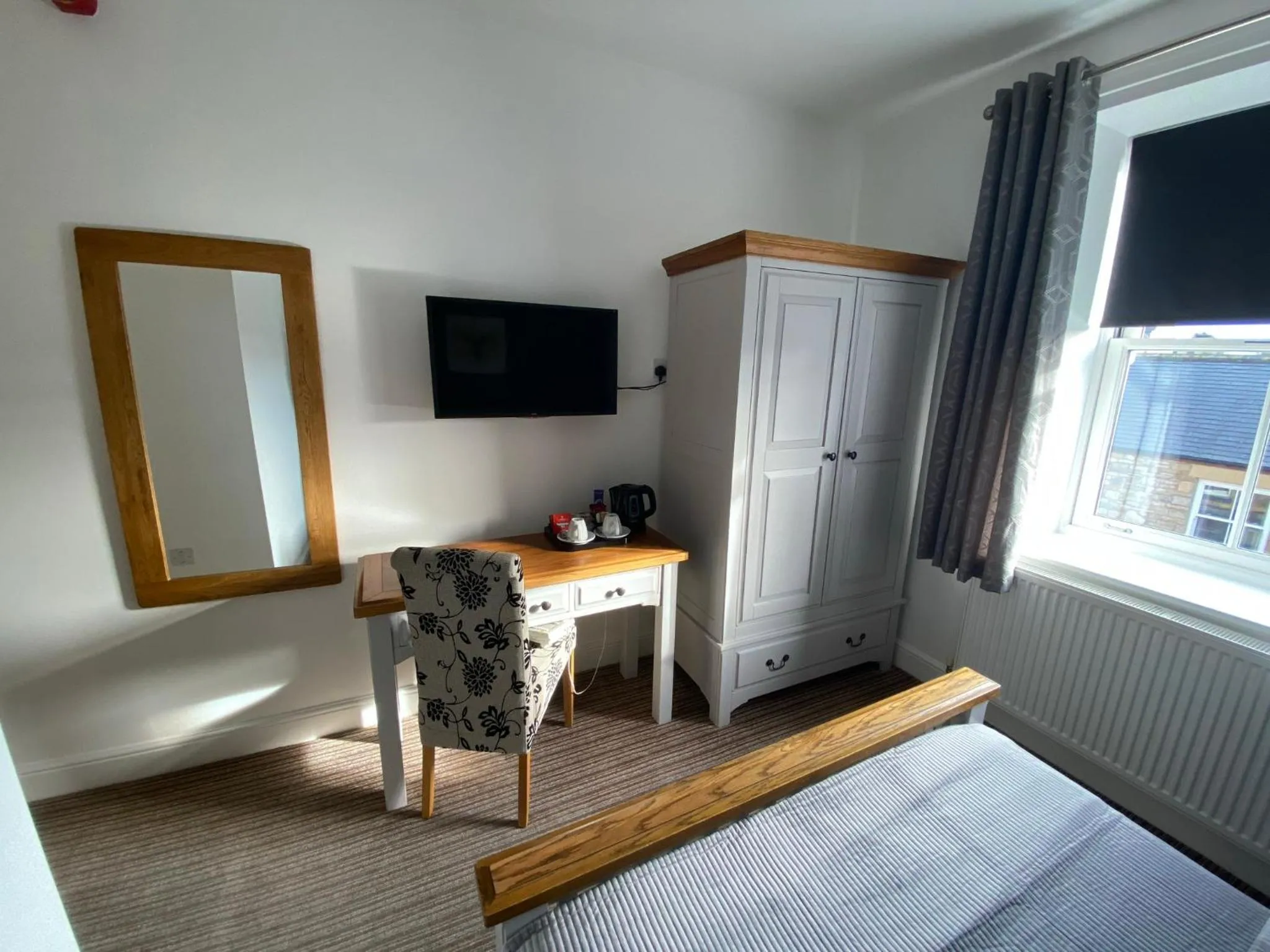 TV and multimedia, Bed in The Three Horseshoes Hotel