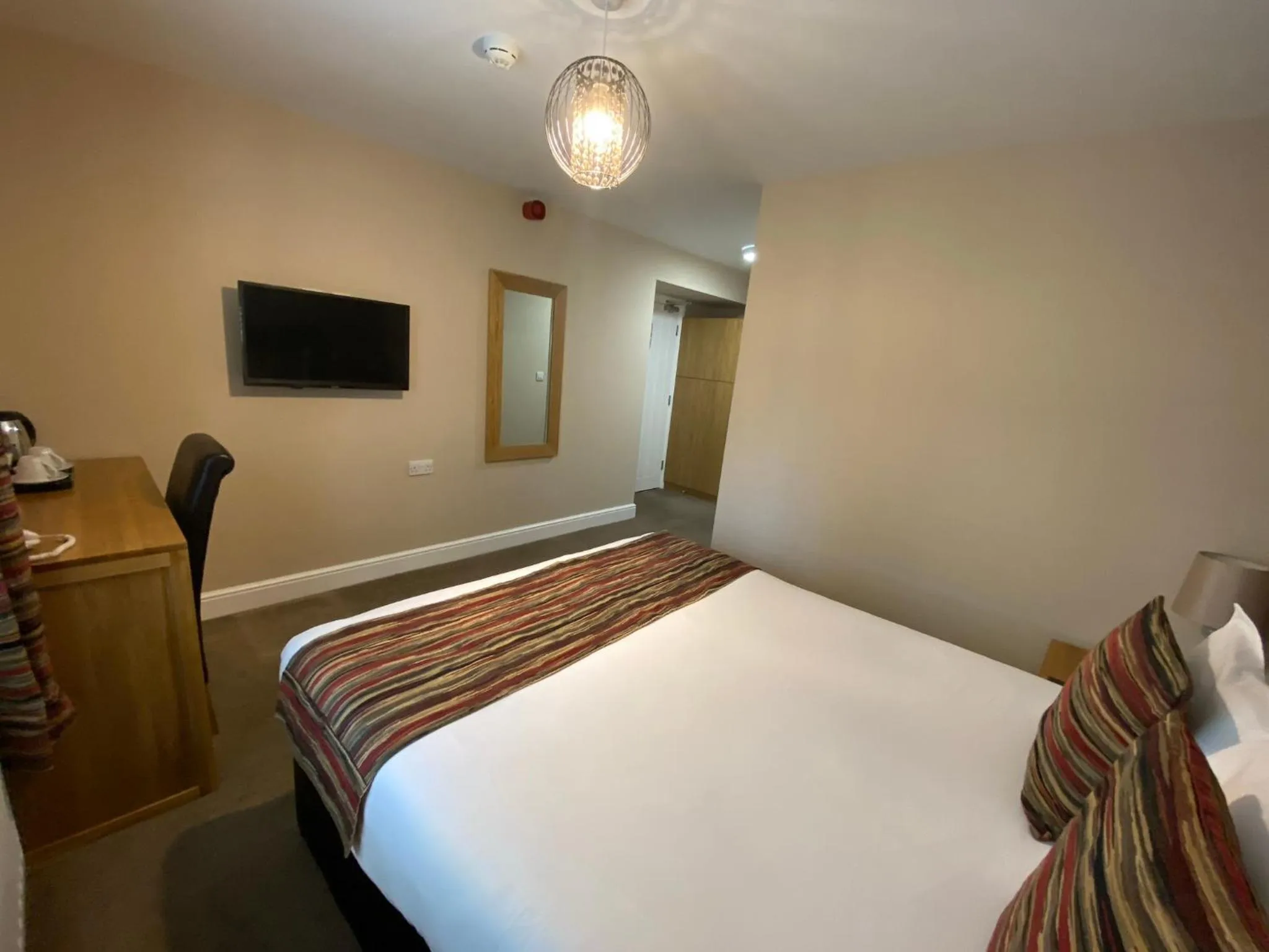 TV and multimedia, Bed in The Three Horseshoes Hotel
