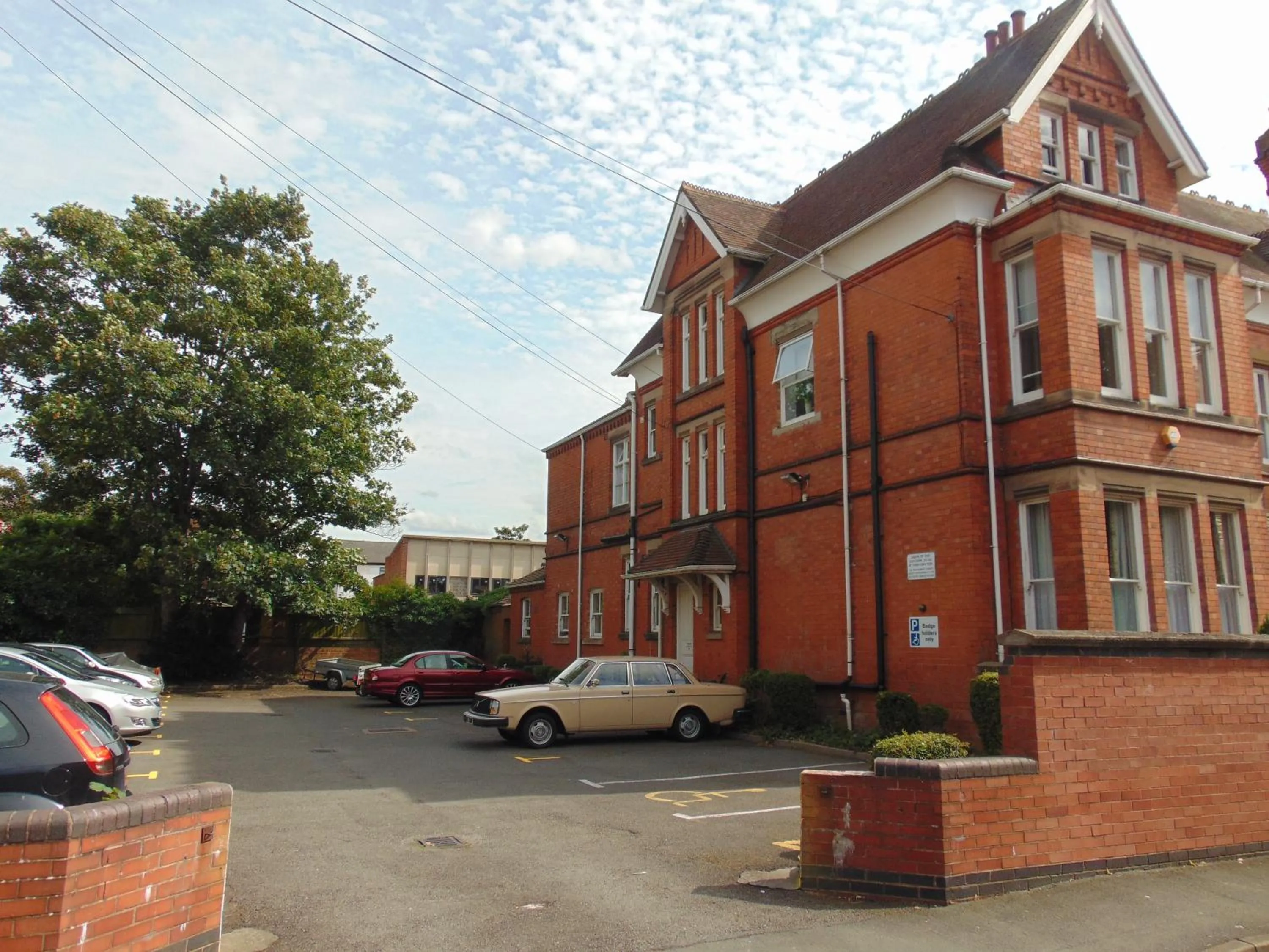 Area and facilities in Holywell House