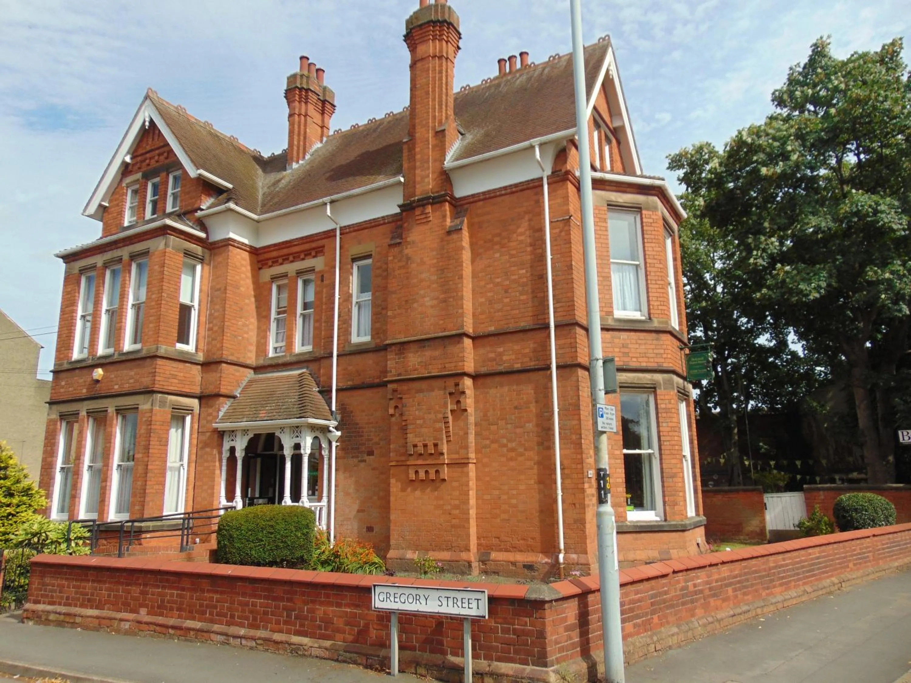 Facade/entrance in Holywell House