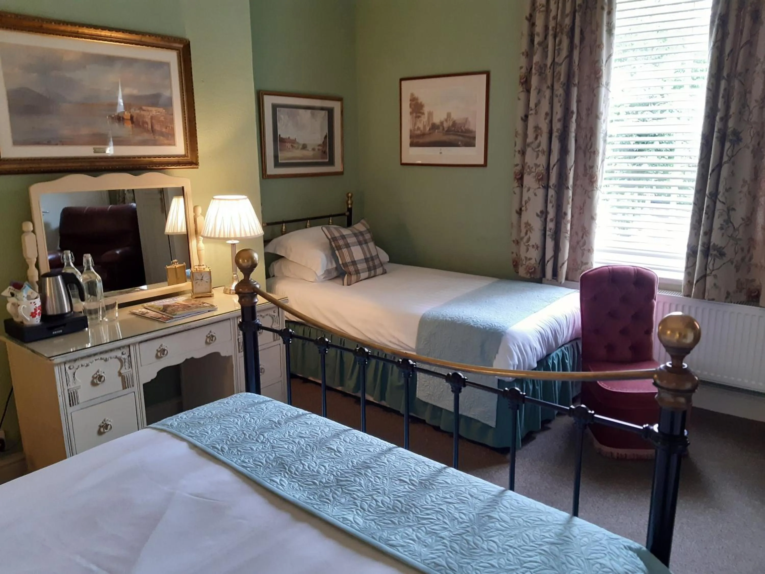 Bed in Holywell House