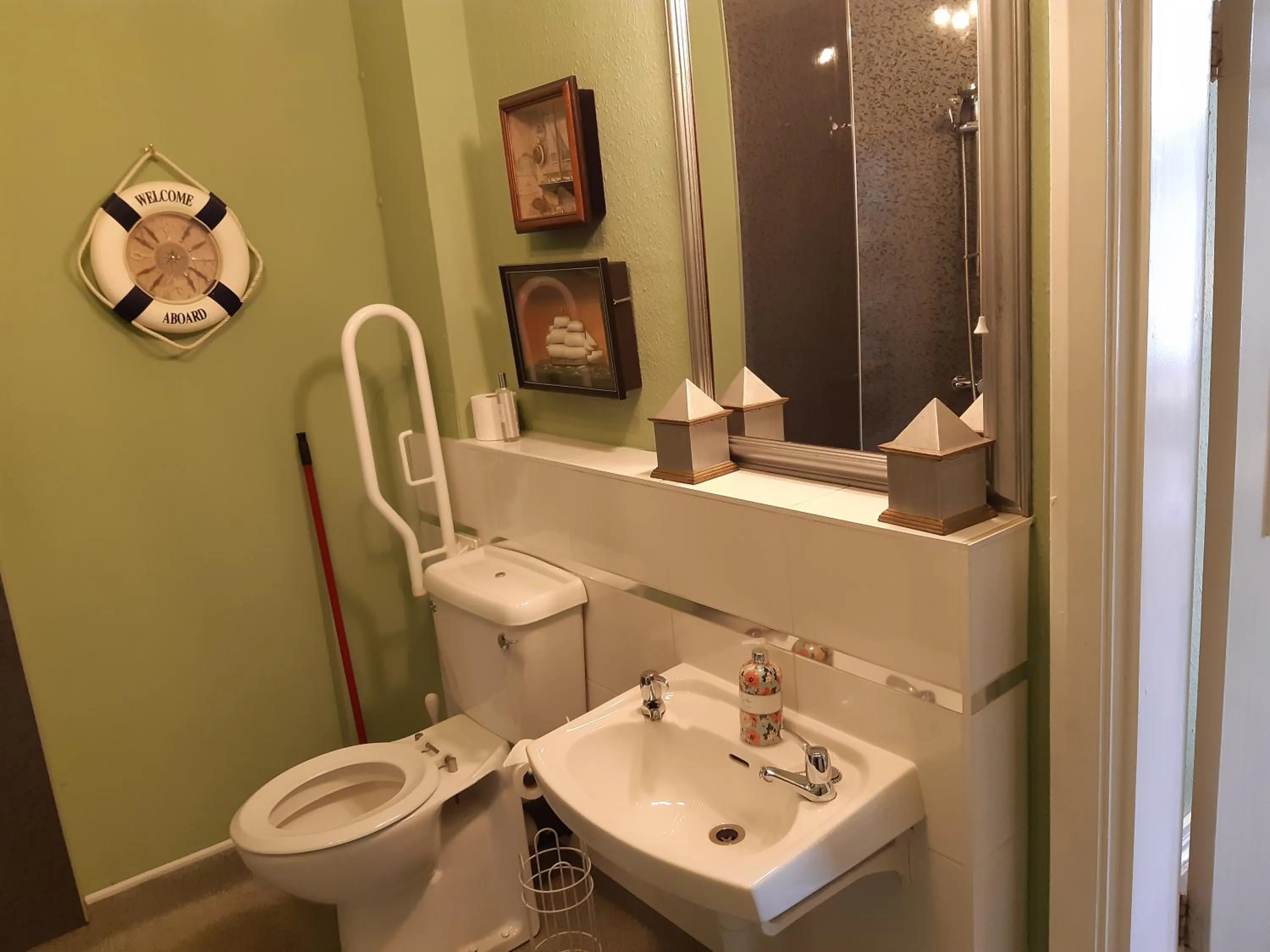 Toilet in Holywell House