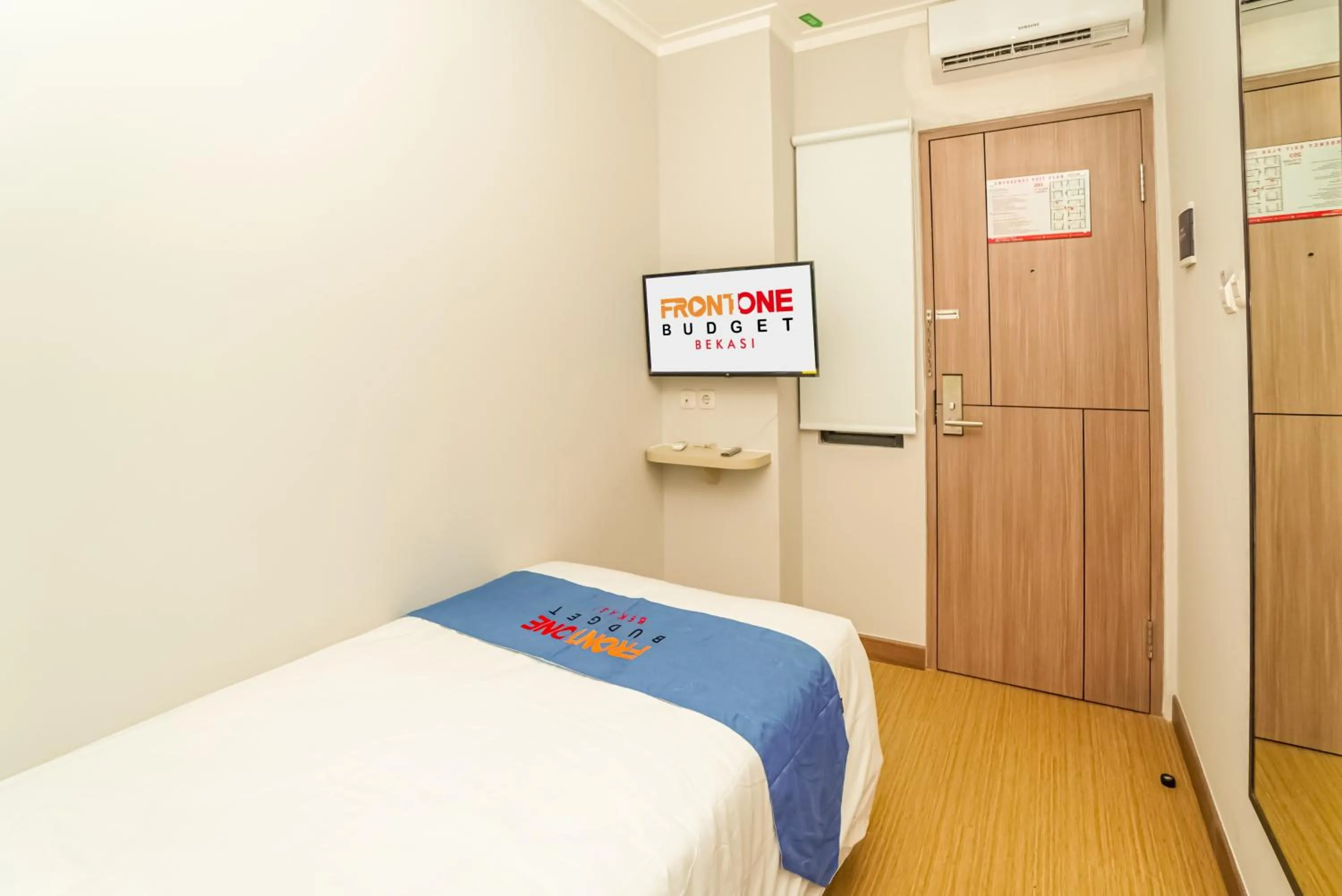 Bedroom, Bed in Front One Budget bekasi
