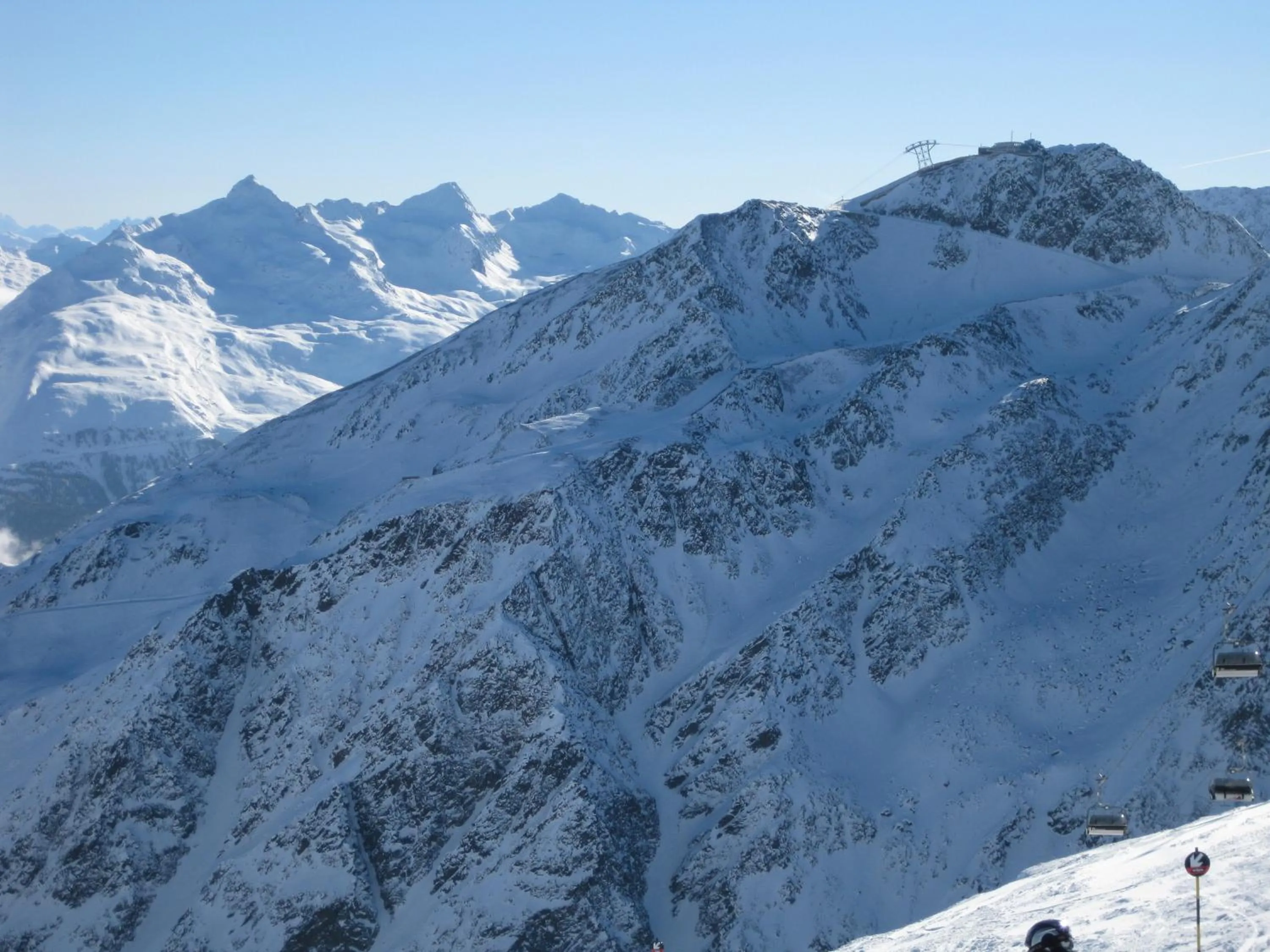 Skiing in Hotel Neue Post
