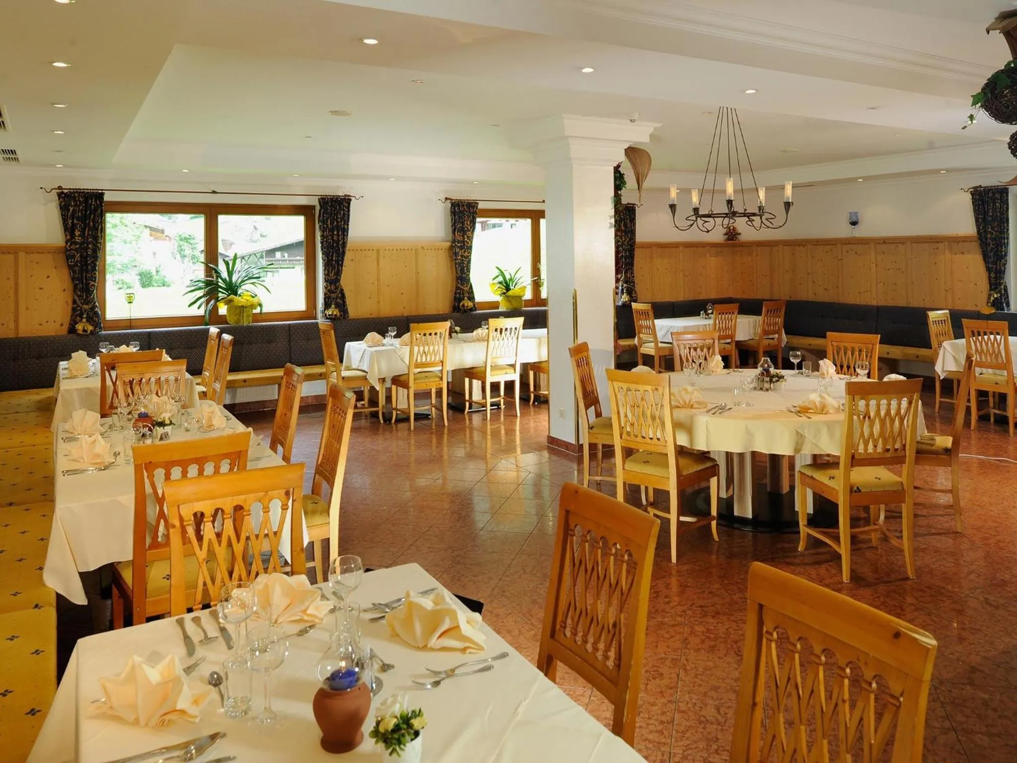 Restaurant/places to eat in Hotel Neue Post