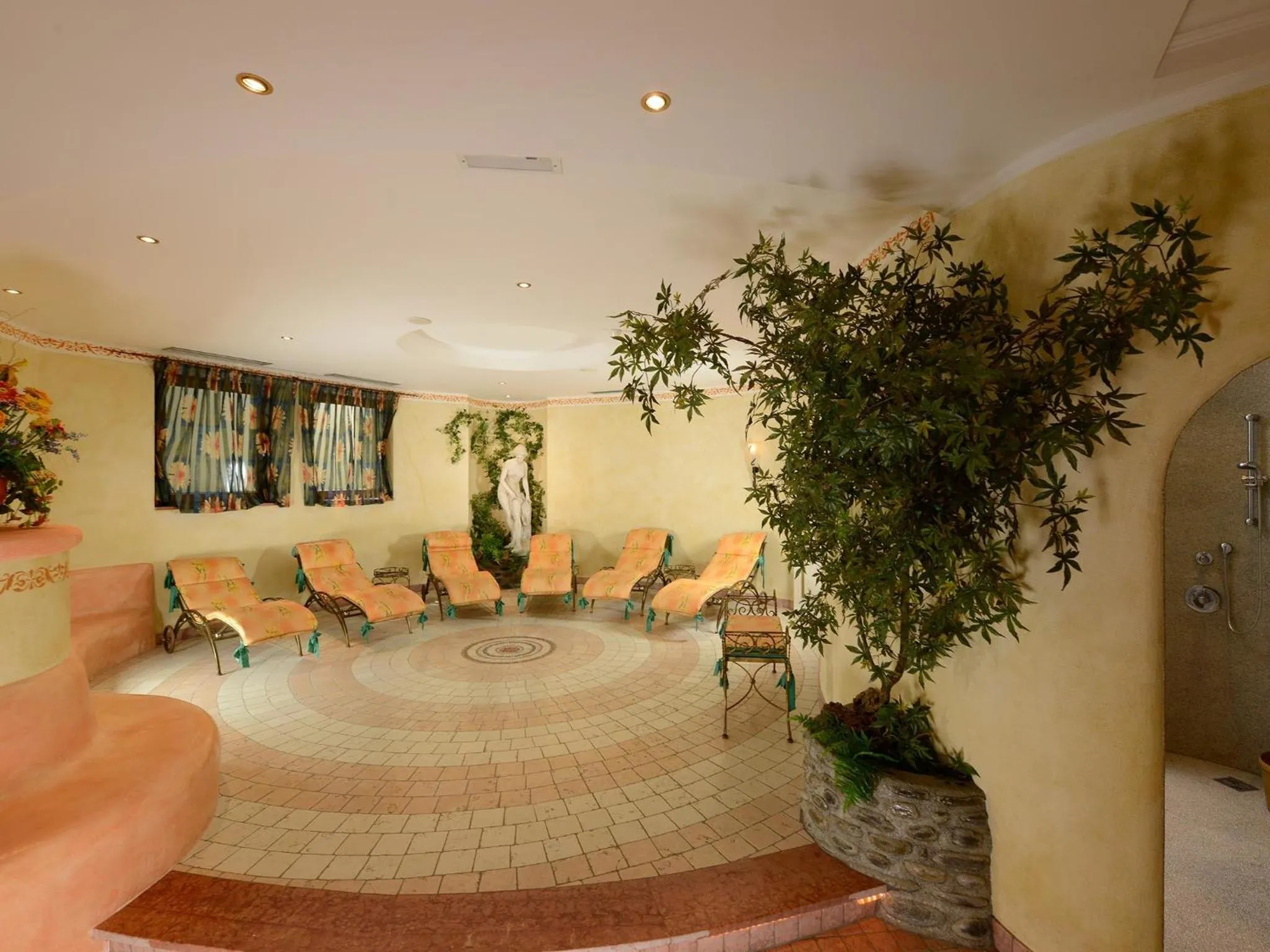 Day in Hotel Neue Post