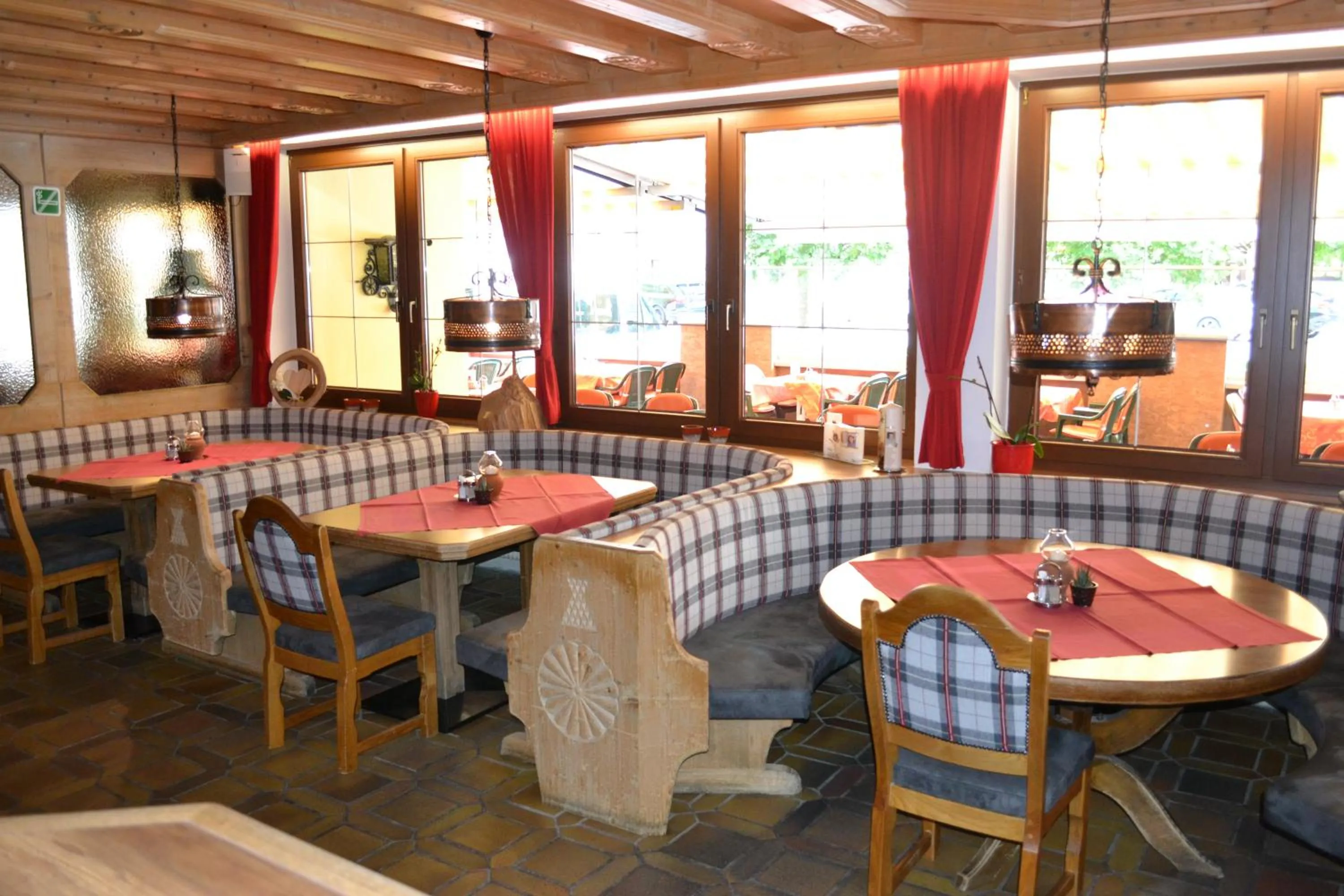 Restaurant/places to eat in Hotel Neue Post