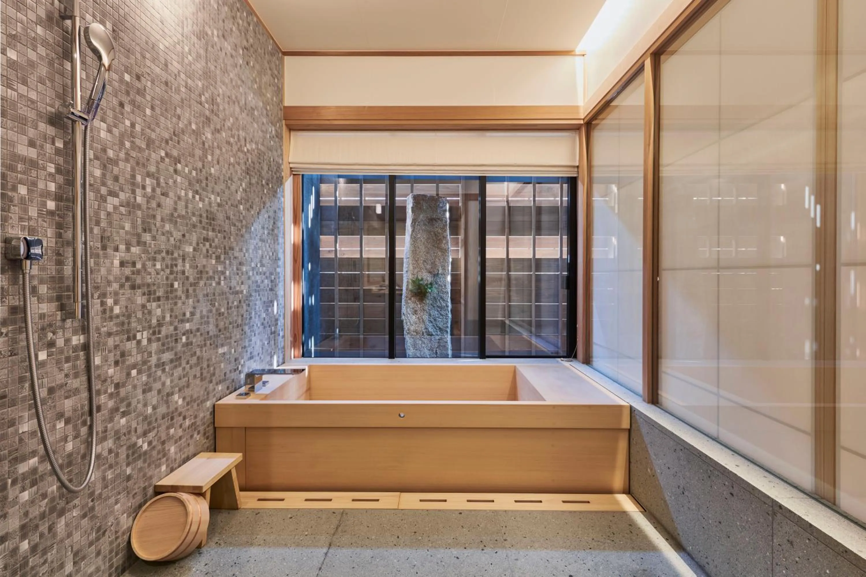 Shower in Azumi Setoda