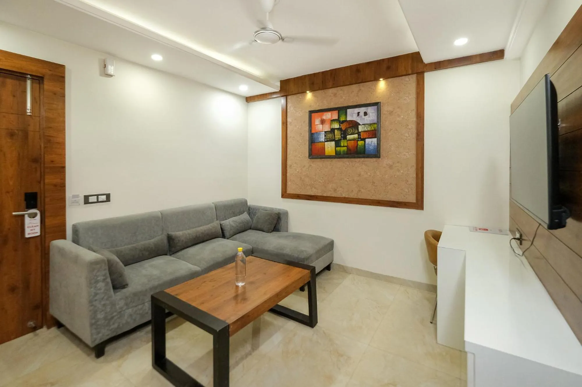 Living room in Hotel Golf Inn - Business-Friendly Stay near Golf Course Road, Cyberhub & Metro