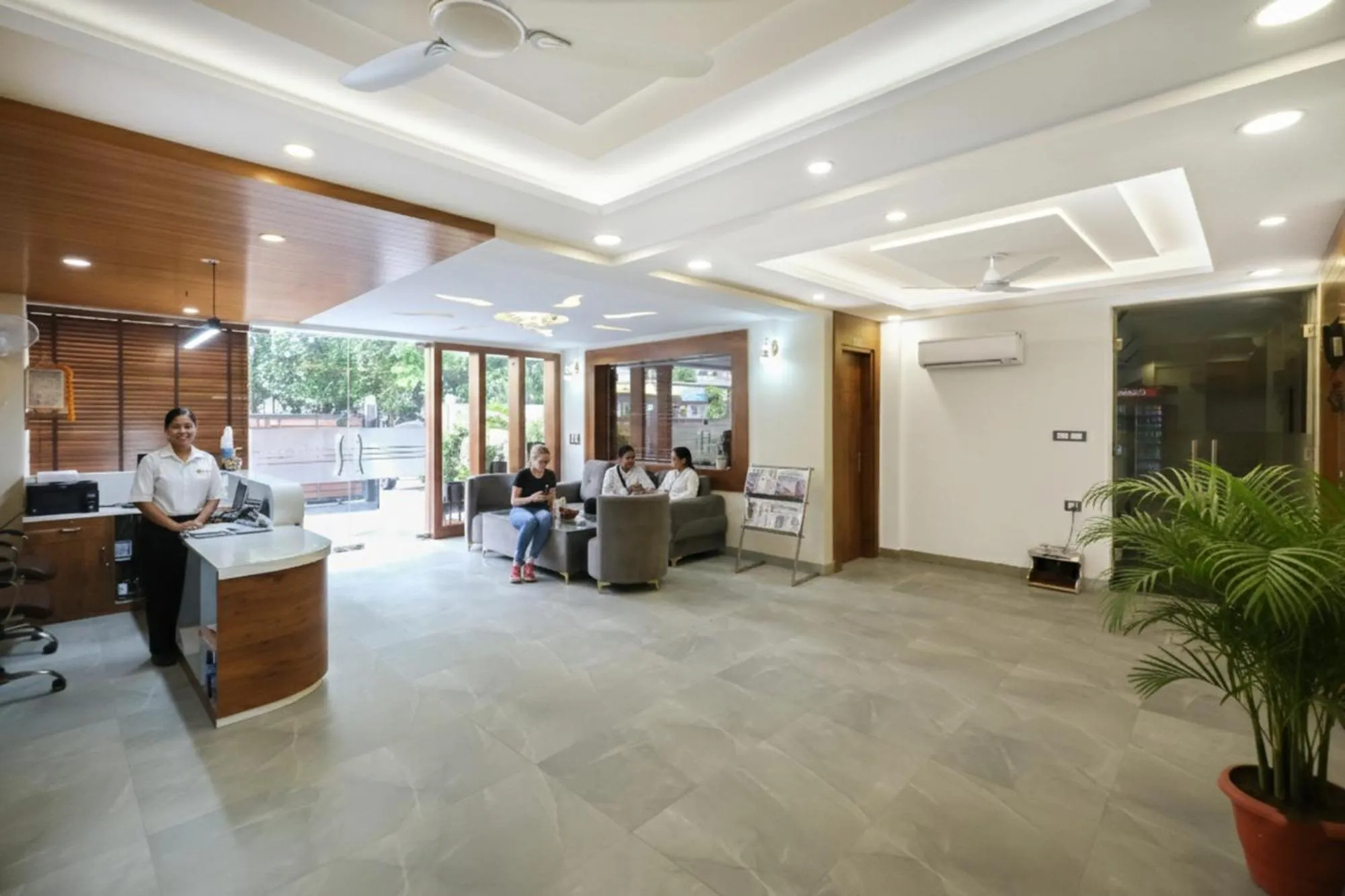 Lobby or reception in Hotel Golf Inn - Business-Friendly Stay near Golf Course Road, Cyberhub & Metro