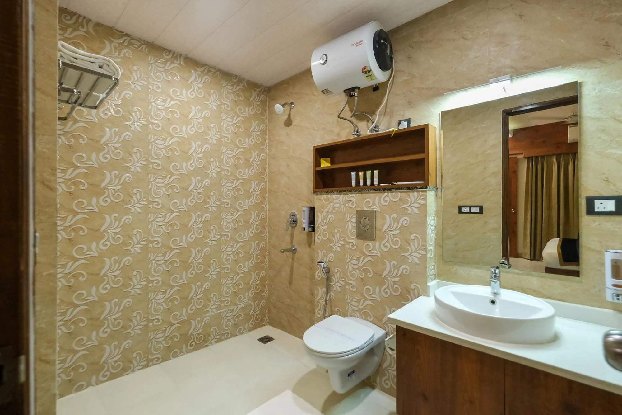 Bathroom in Hotel Golf Inn - Business-Friendly Stay near Golf Course Road, Cyberhub & Metro