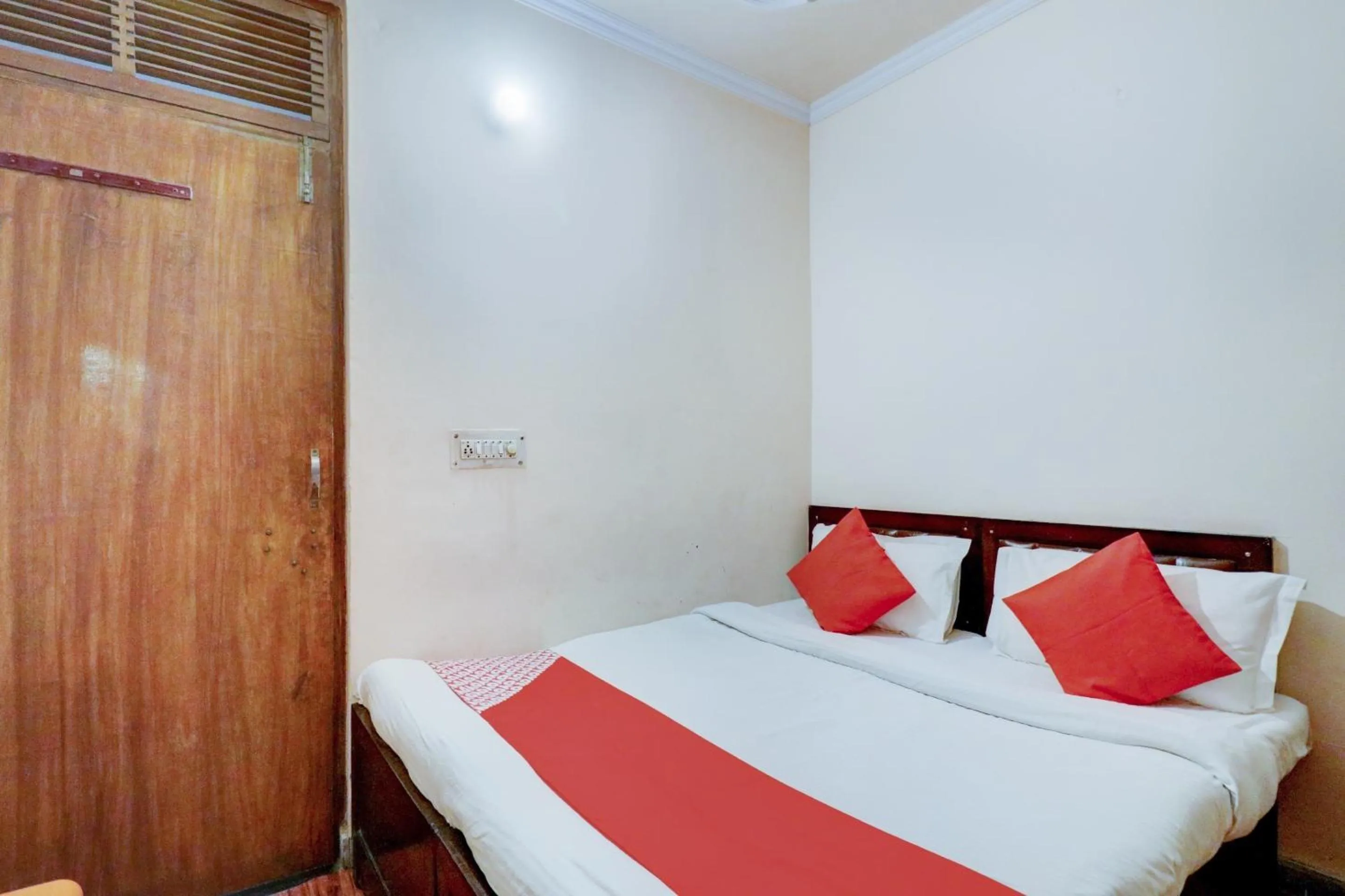 Bedroom, Bed in Hotel O Ratiram