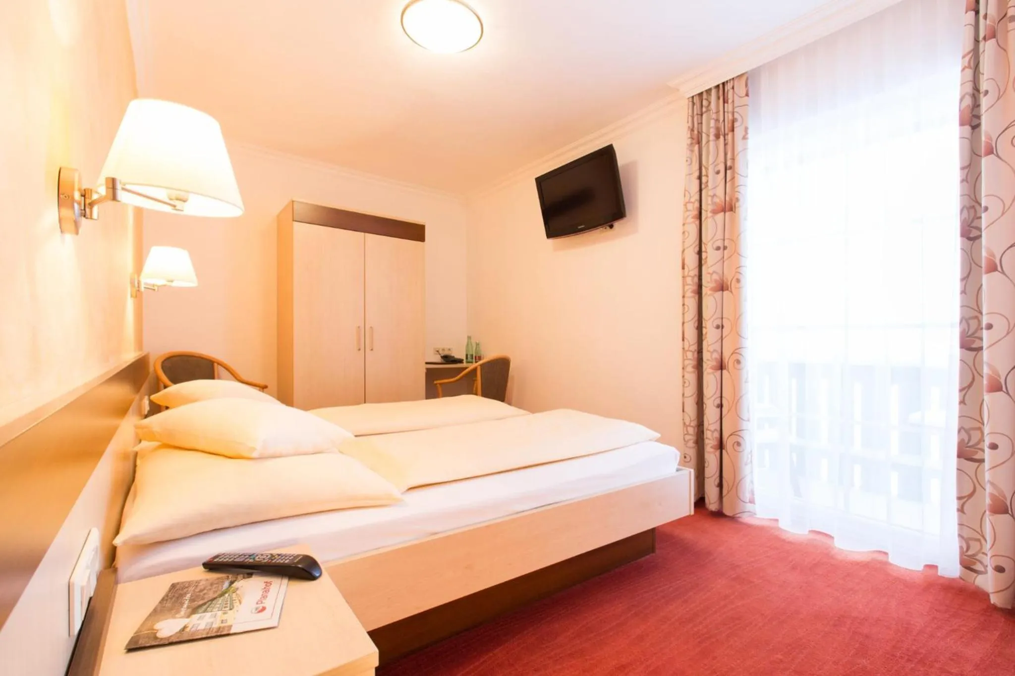 Bed in Hotel-Restaurant Planaihof