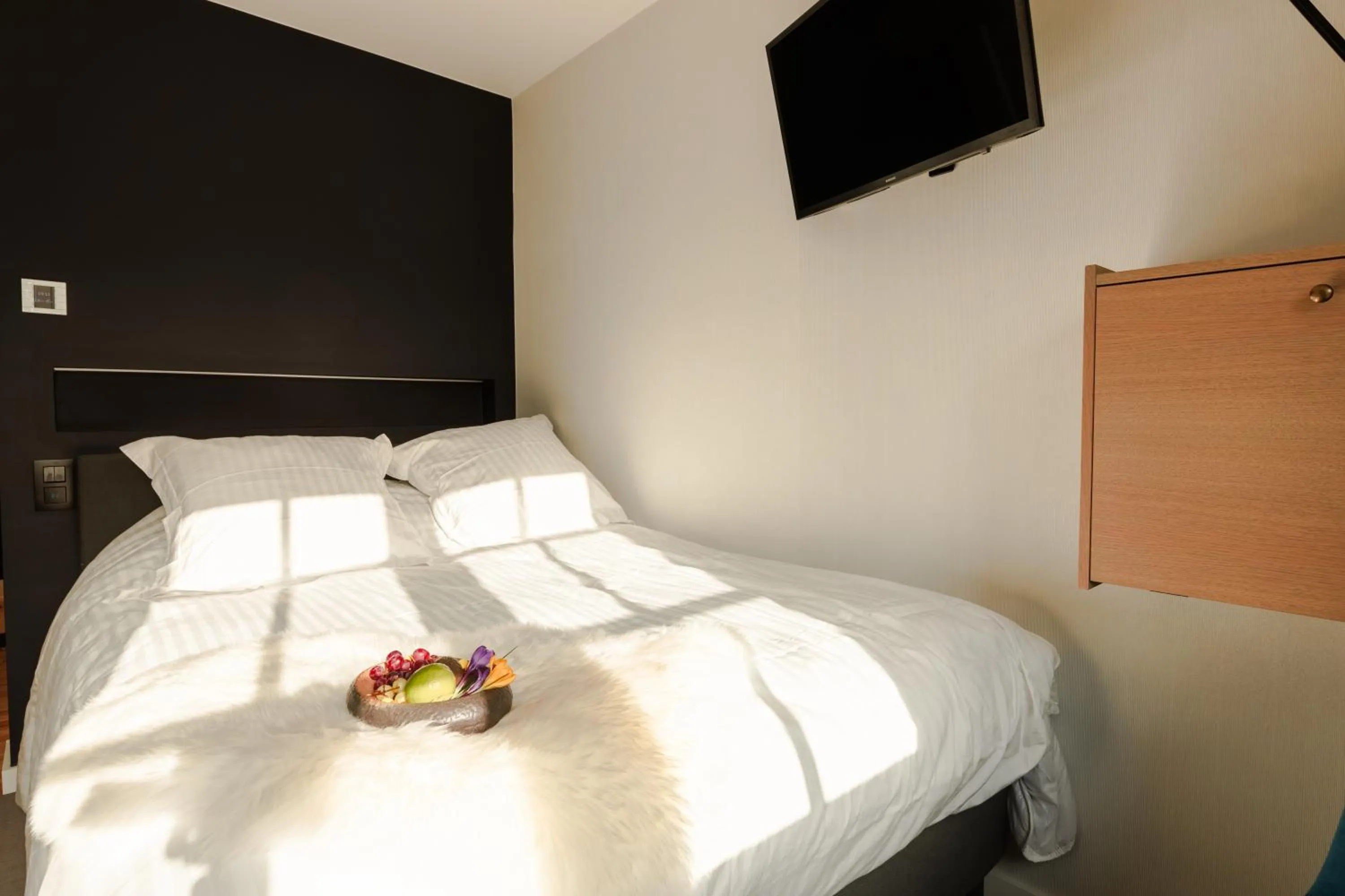 Bedroom, Bed in Villa Monceau Louvain la neuve