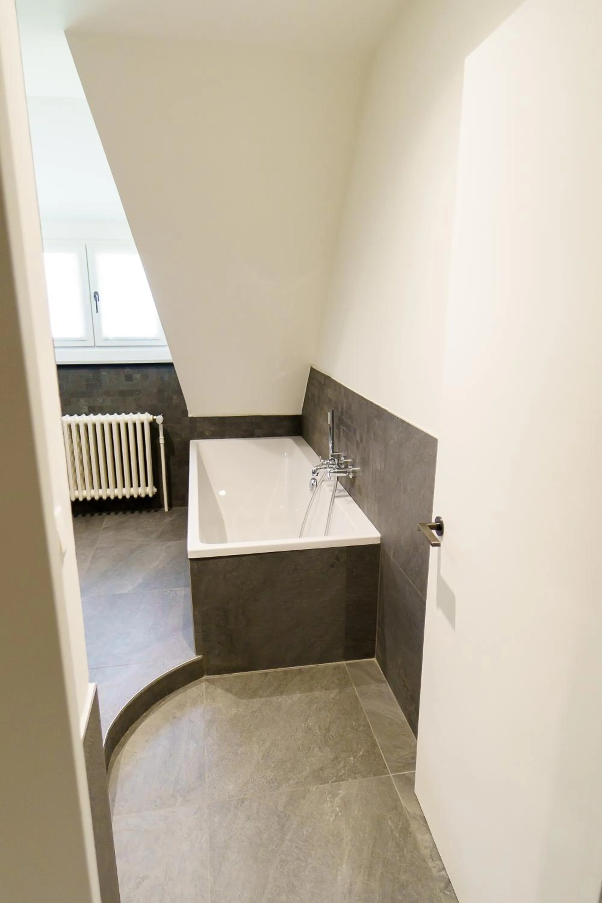 Bathroom, Bed in Villa Monceau Louvain la neuve