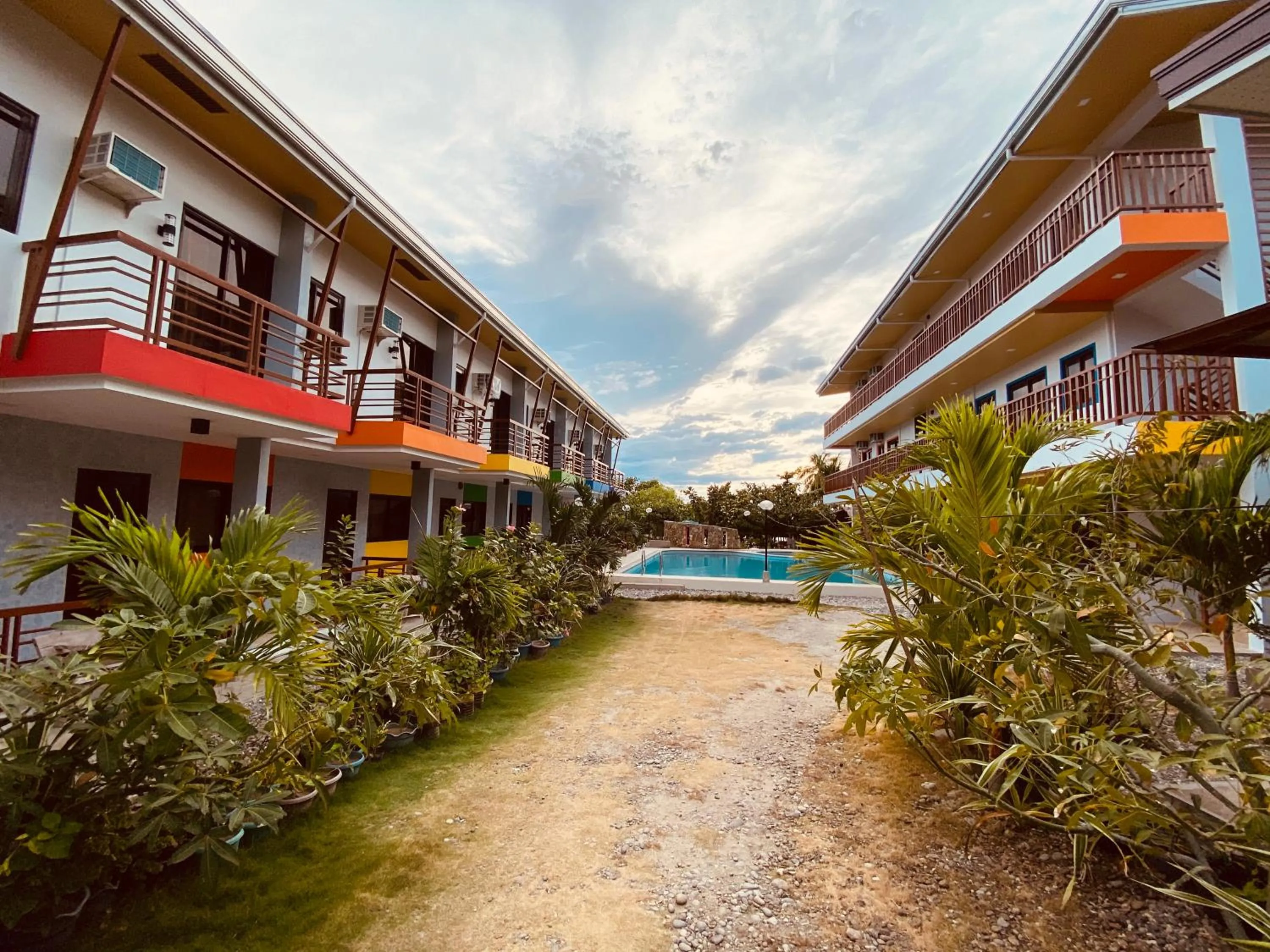 Cerca Parola Beach Resort