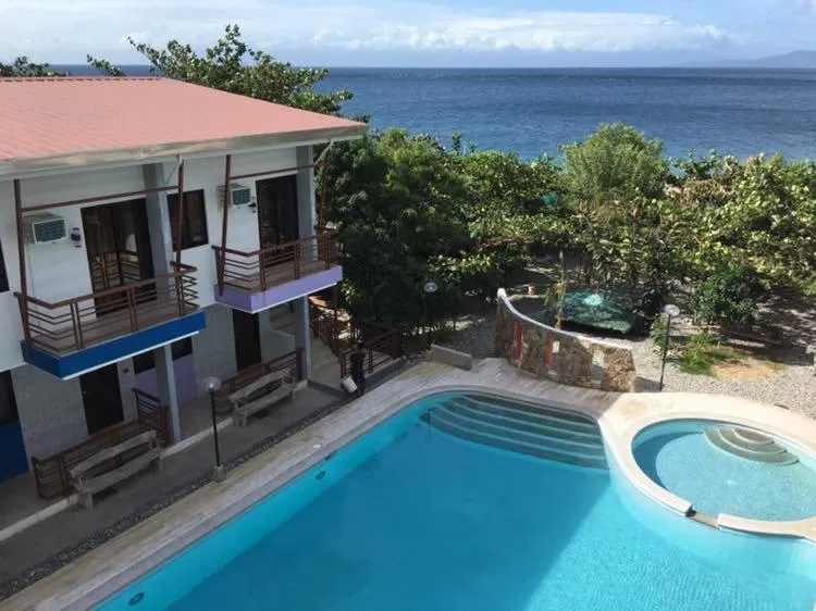 Cerca Parola Beach Resort