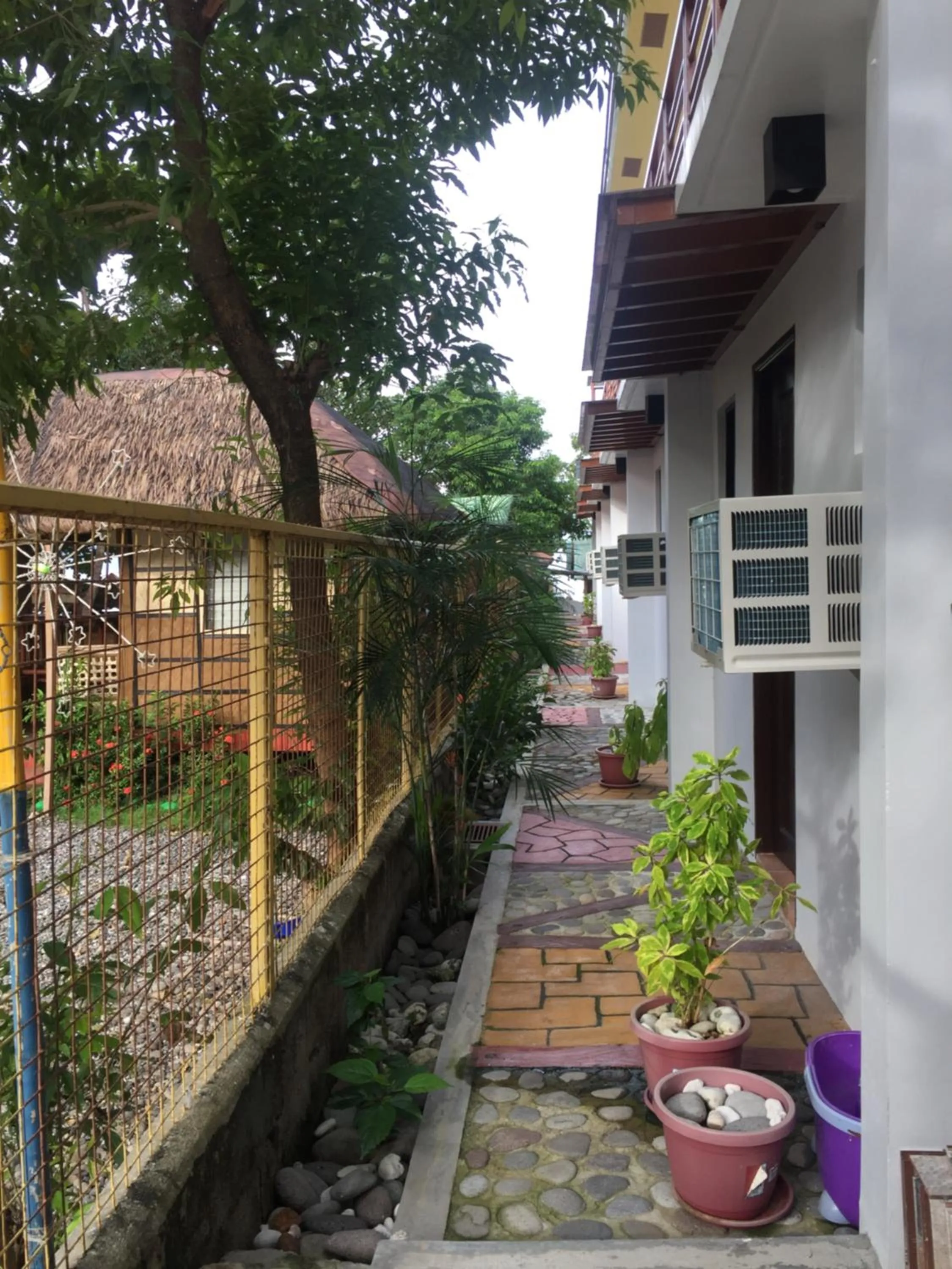 Cerca Parola Beach Resort