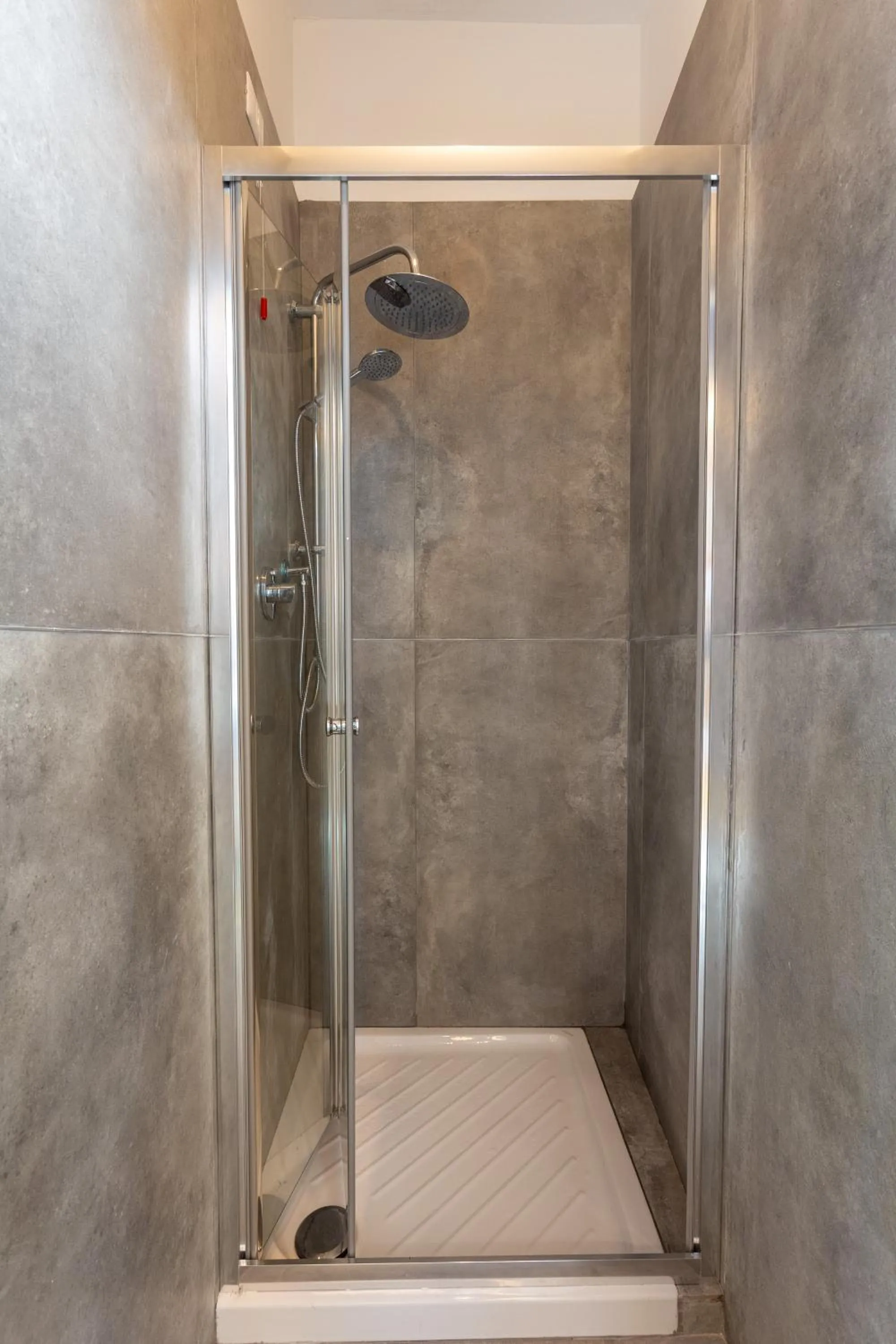 Shower in Hotel Paola