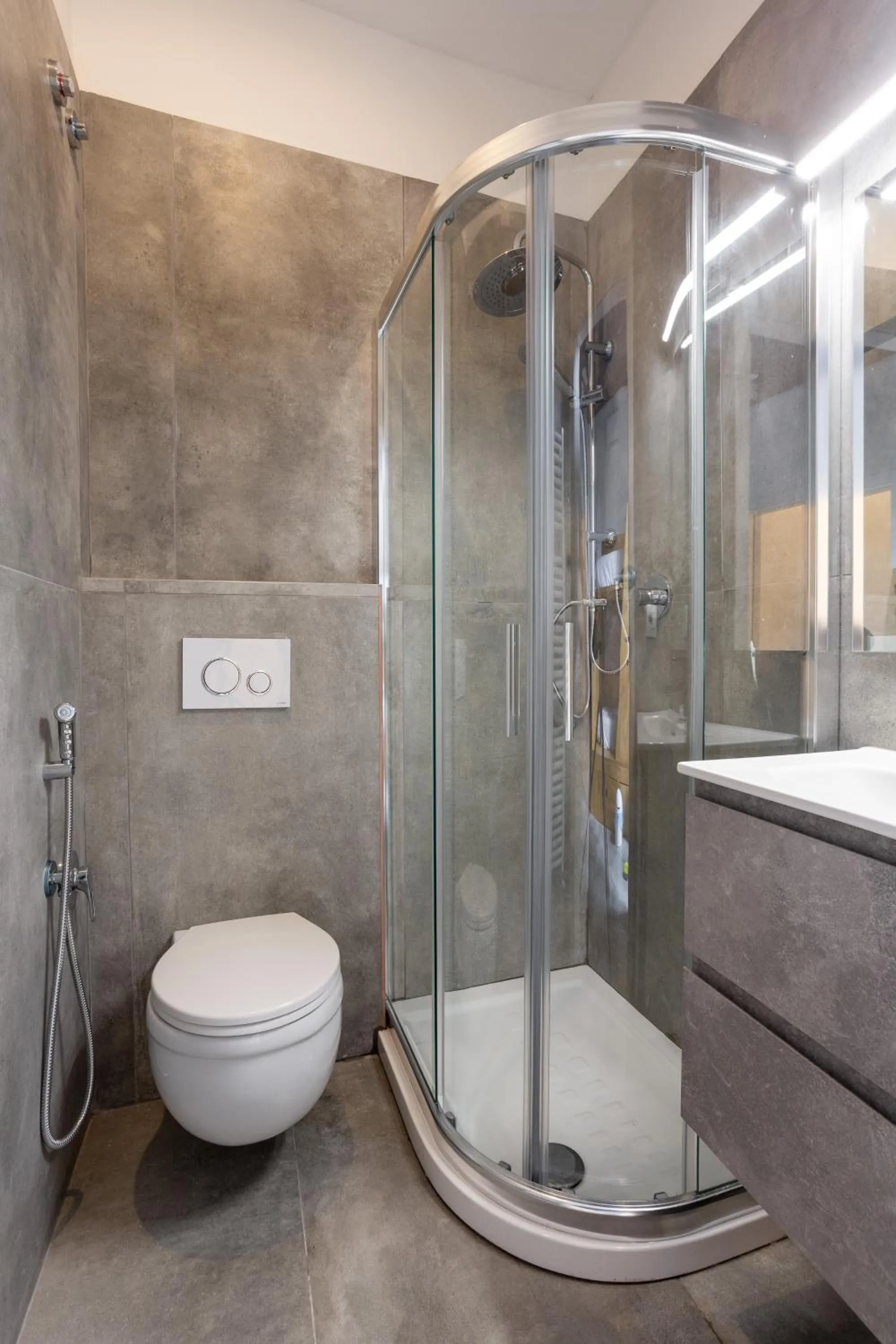 Shower in Hotel Paola