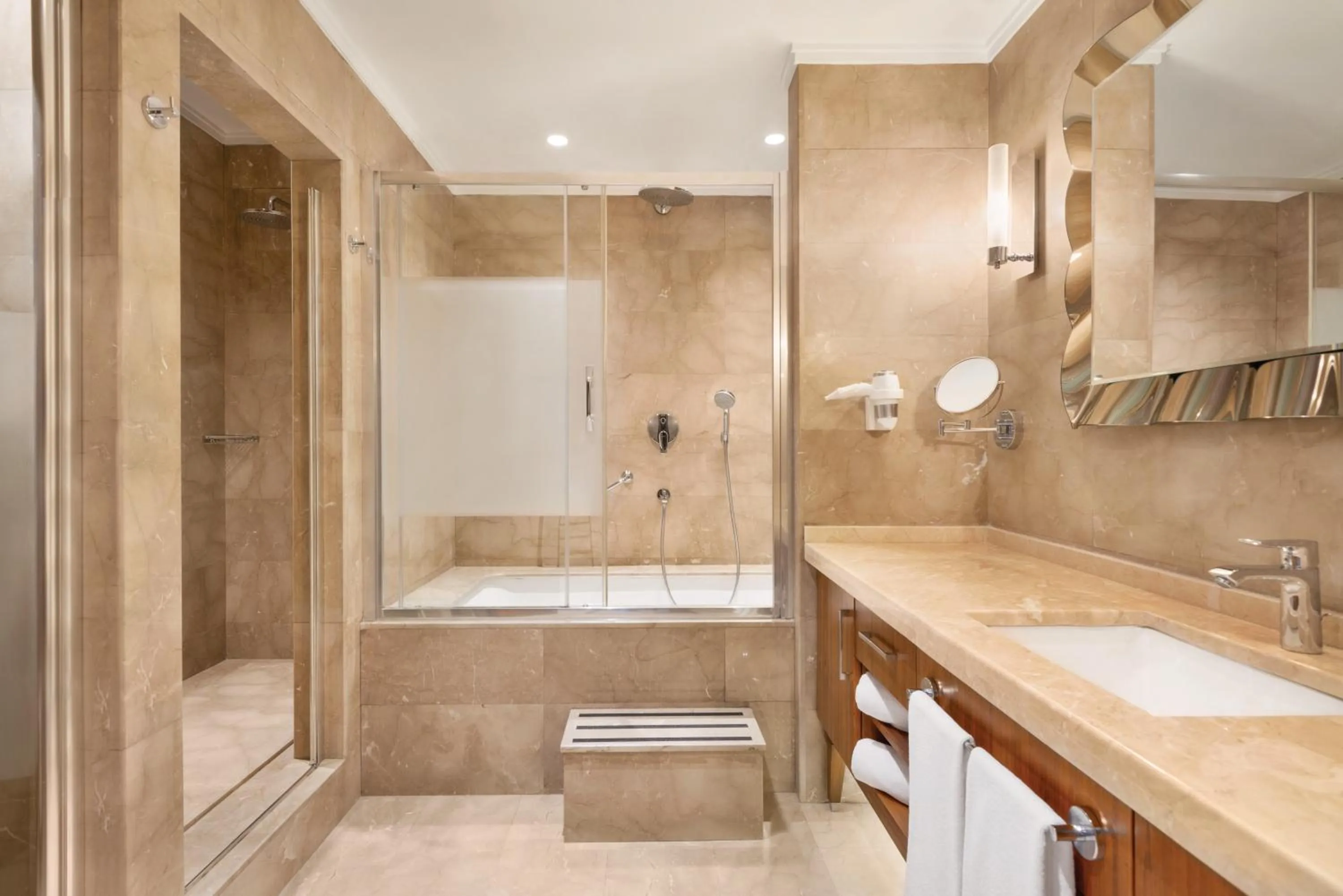 Toilet in Days Hotel by Wyndham Istanbul Maltepe