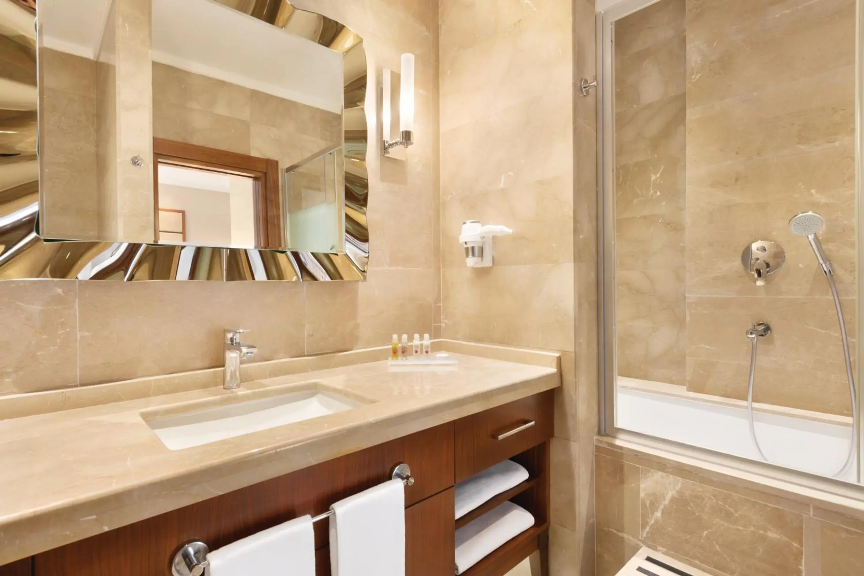 Bathroom in Days Hotel by Wyndham Istanbul Maltepe Bathroom in Days Hotel by Wyndham Istanbul Maltepe