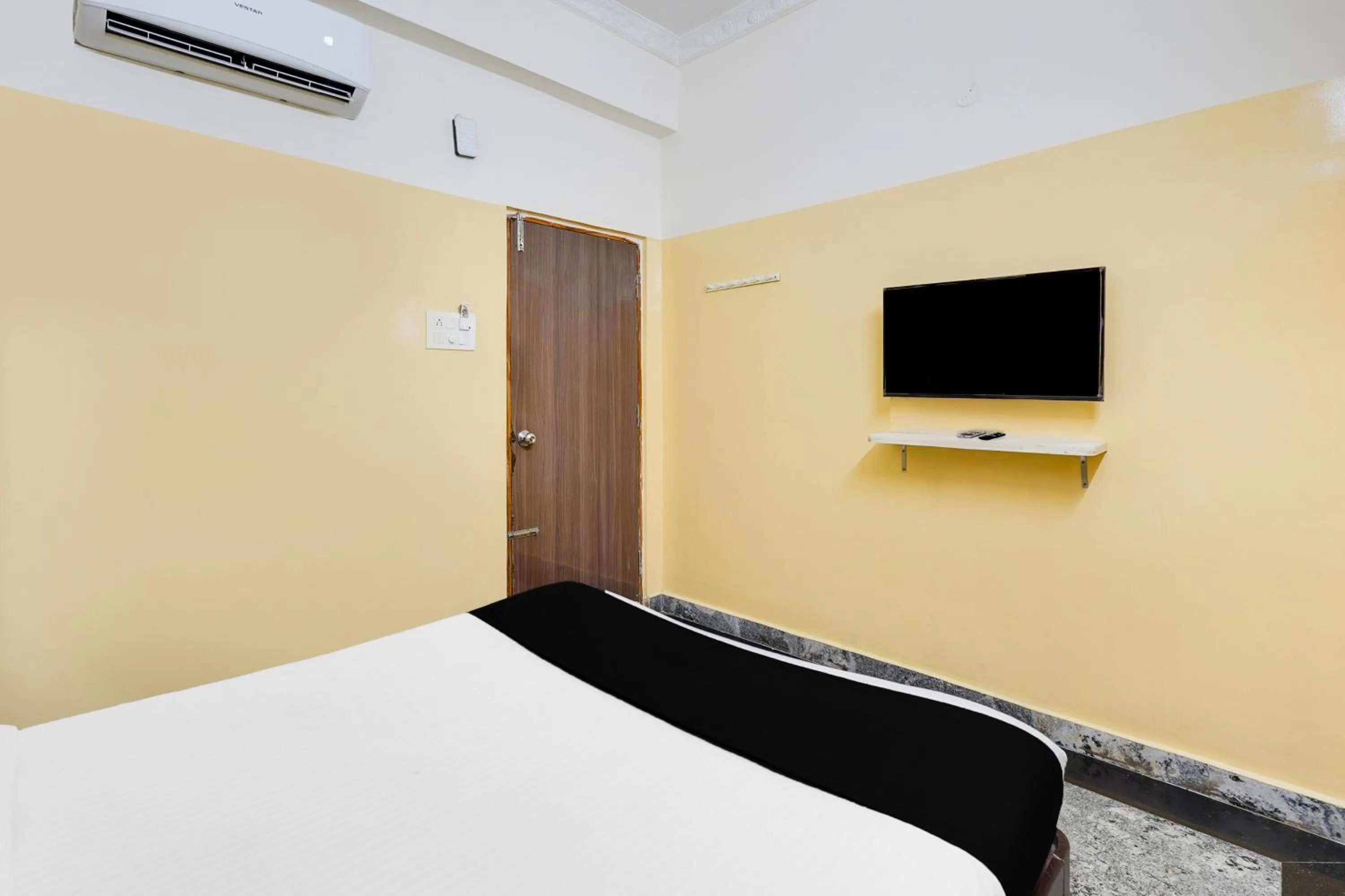 Bedroom, Bed in Hotel O Karakambadi Road Near Leela Mahal Circle