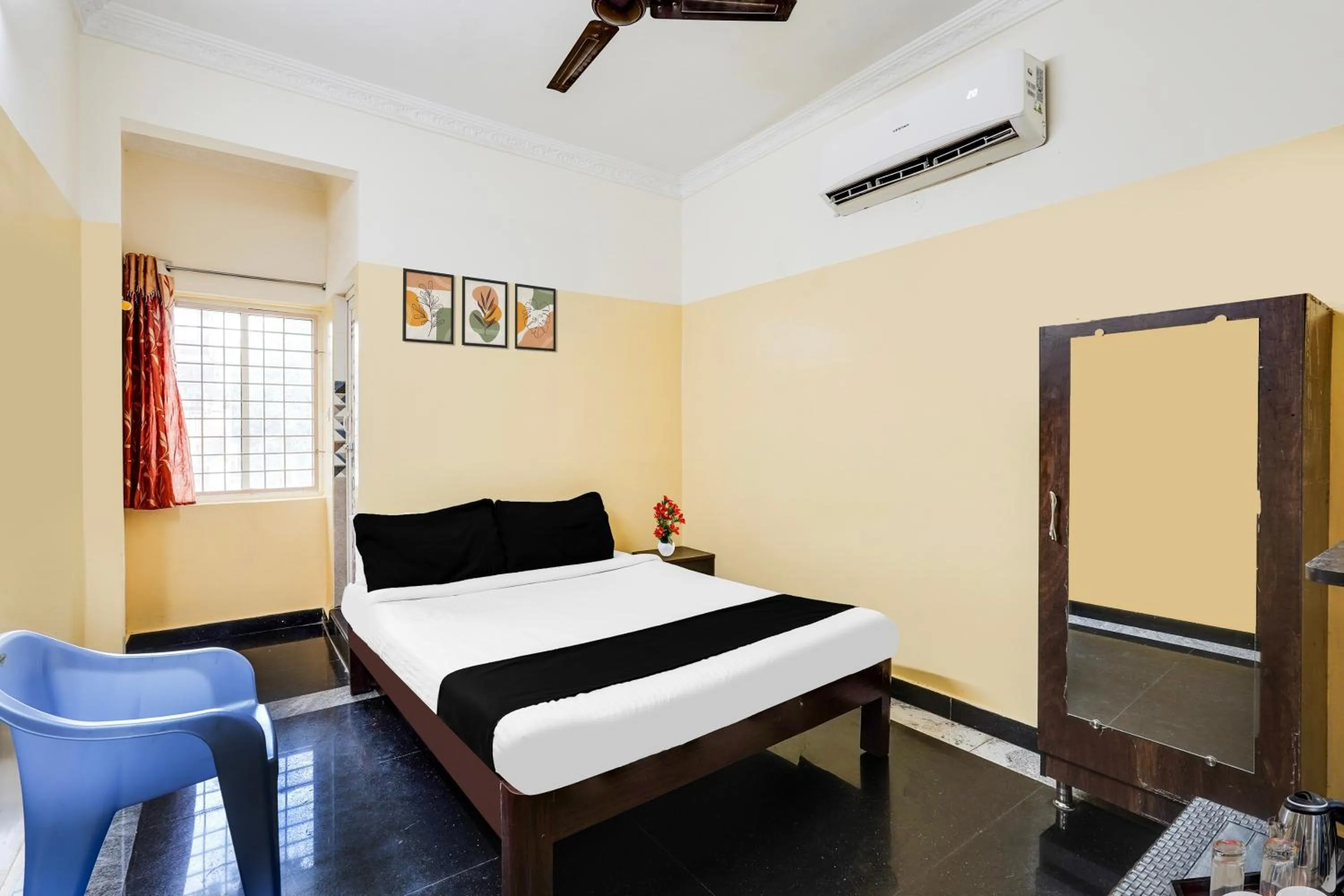 Bedroom, Bed in Hotel O Karakambadi Road Near Leela Mahal Circle