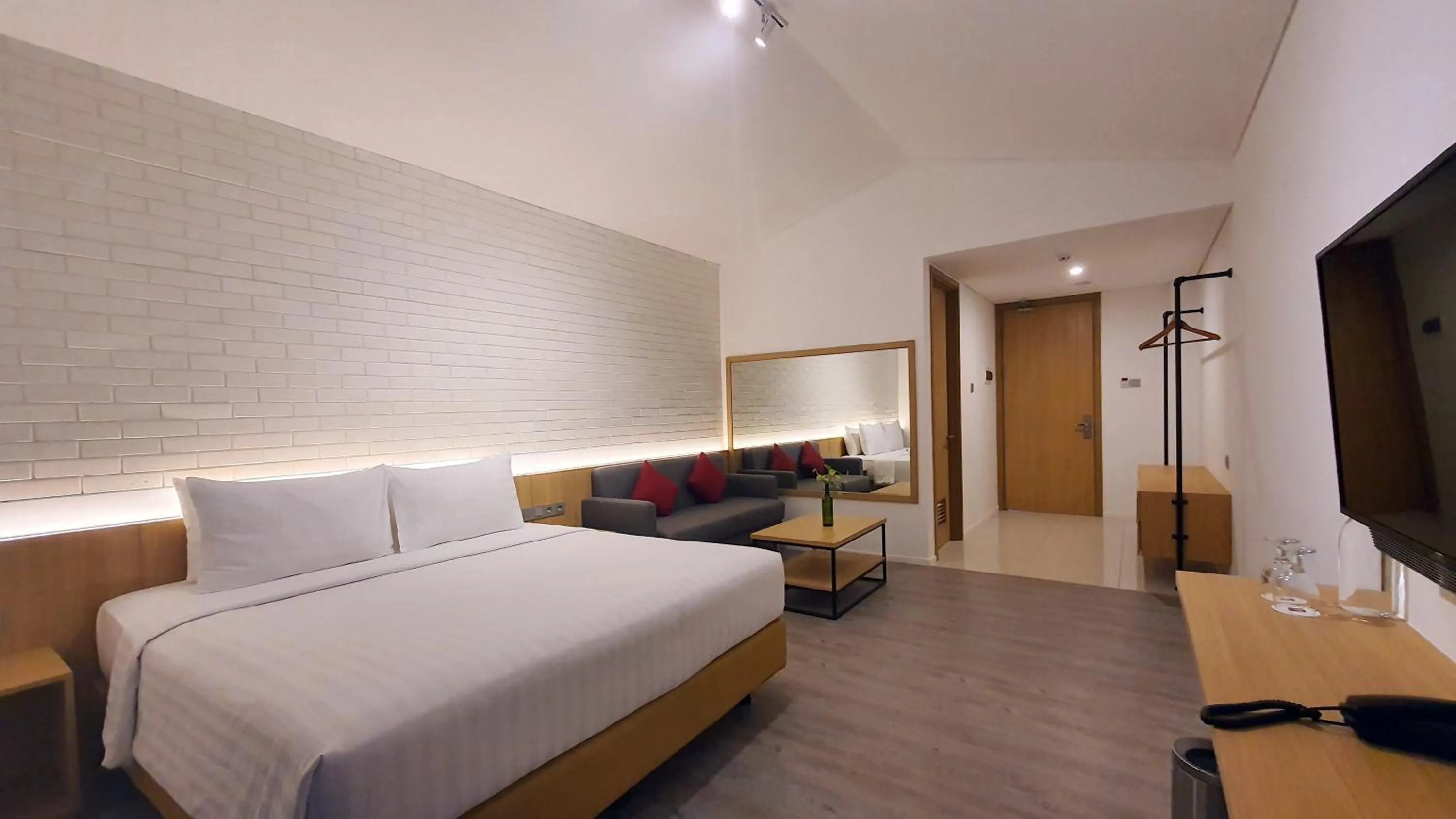Photo of the whole room, Bed in Ra Inn Kemang