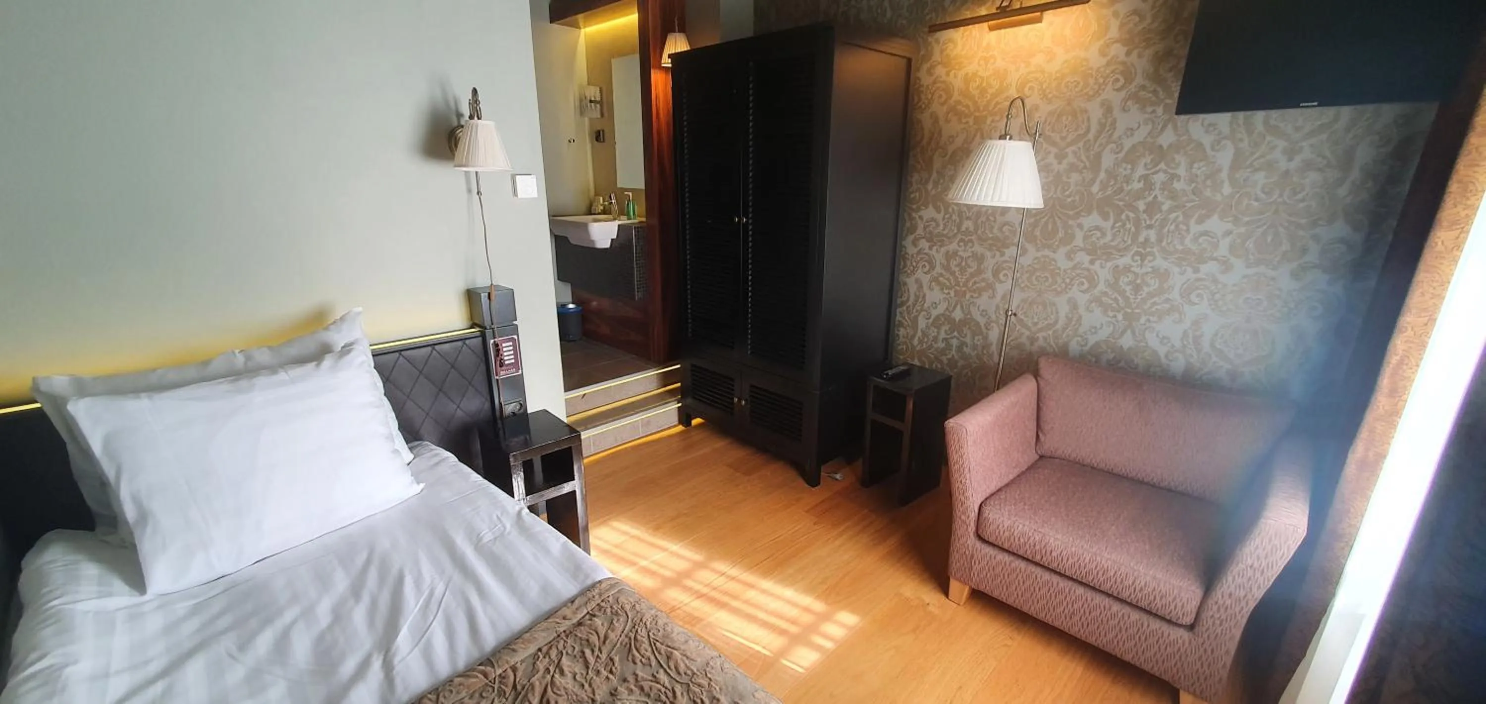 Bedroom, Bed in Billnäsin ruukki