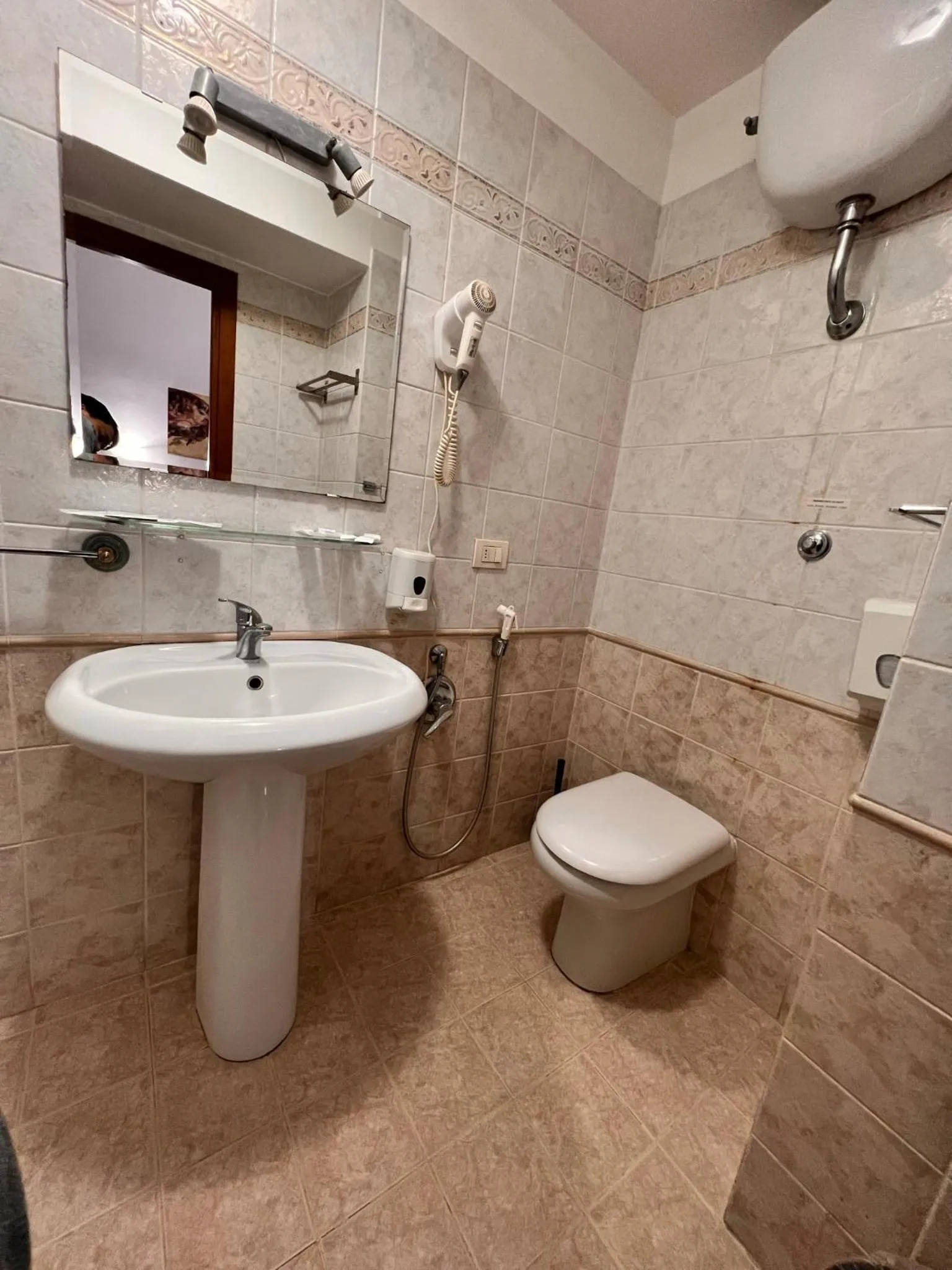 Bathroom in Alius and Freerome Hotel