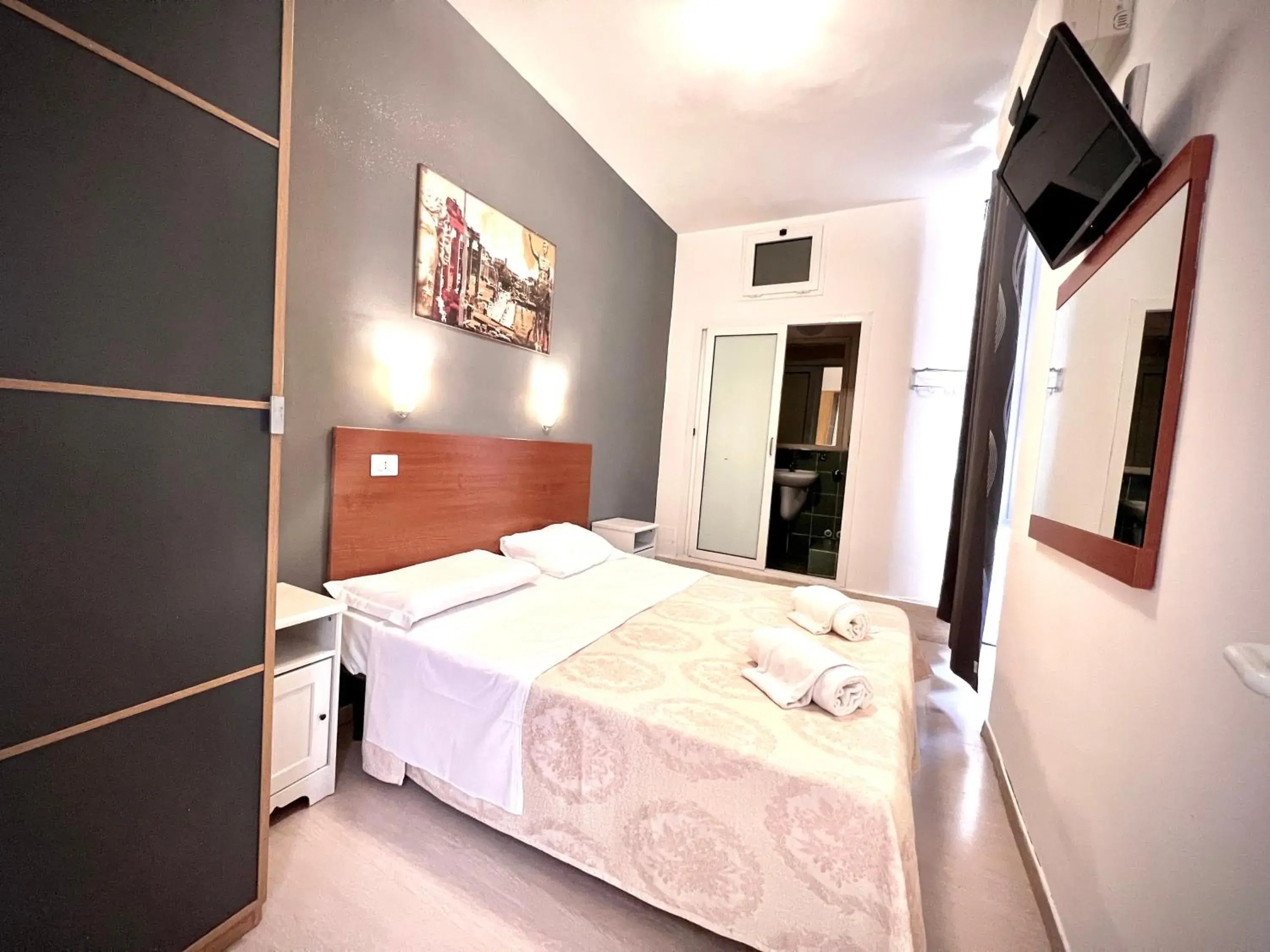 Photo of the whole room, Bed in Alius and Freerome Hotel Photo of the whole room, Bed in Alius and Freerome Hotel