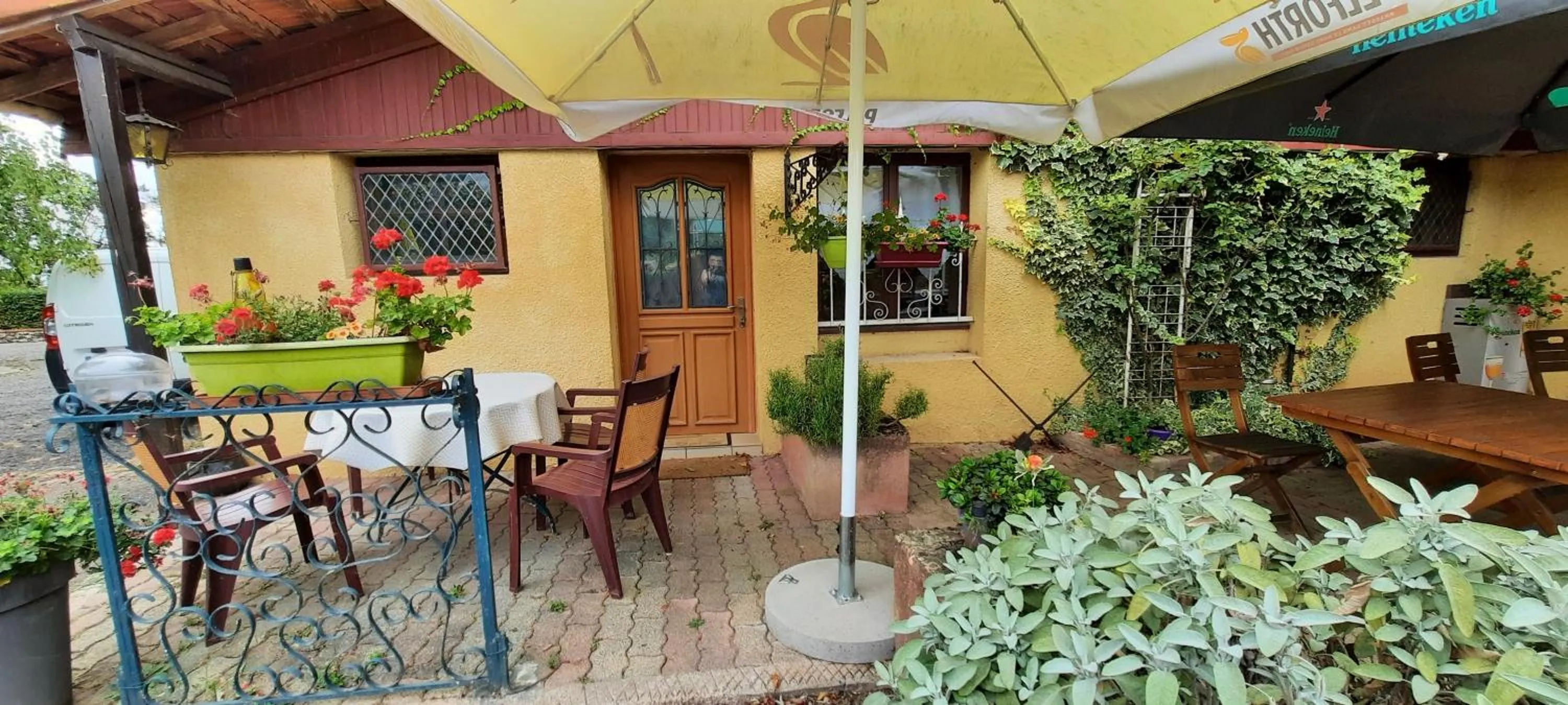 Patio in Chambres d'hôtes au Pays des Etangs