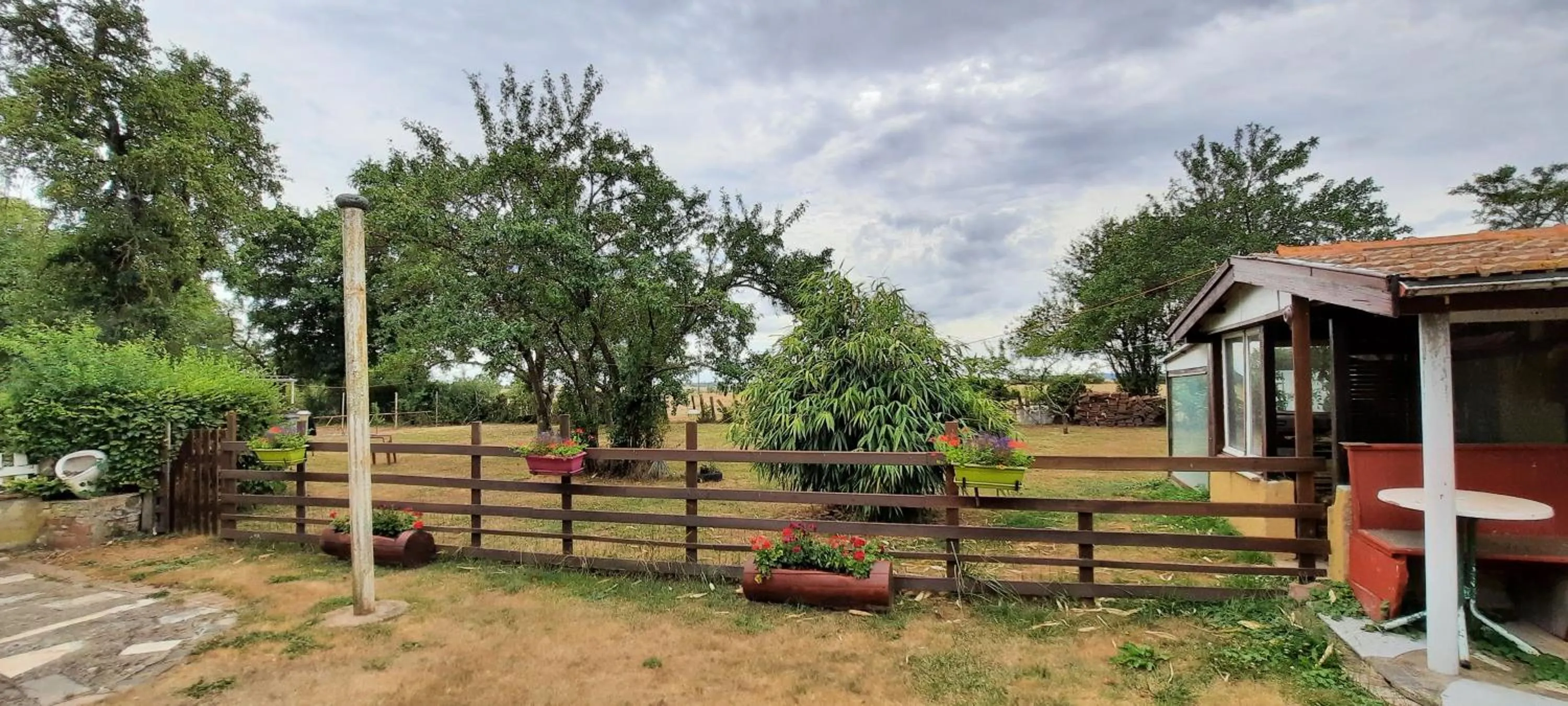 Garden view in Chambres d'hôtes au Pays des Etangs