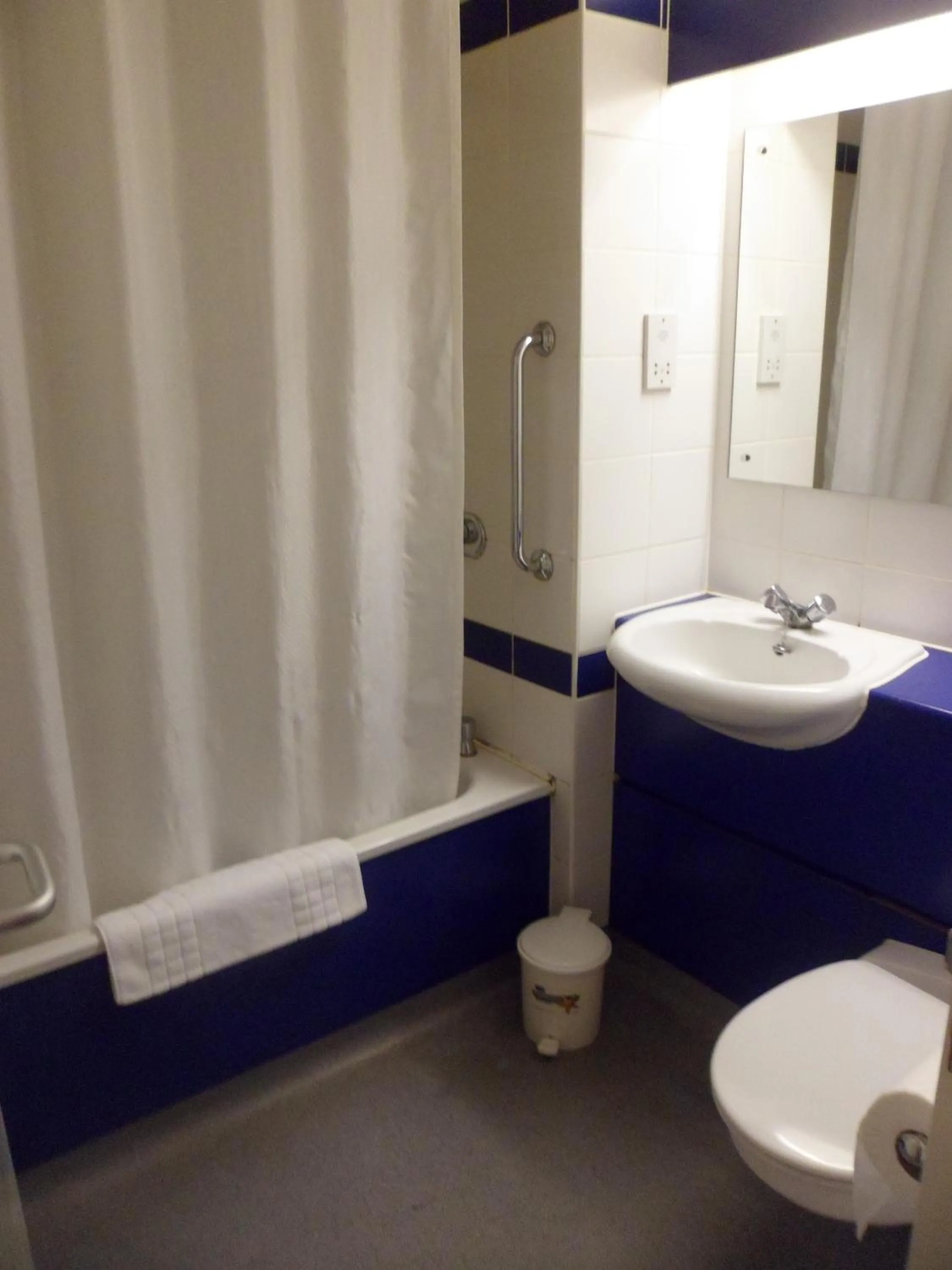 Bathroom in Metro Inns Huddersfield