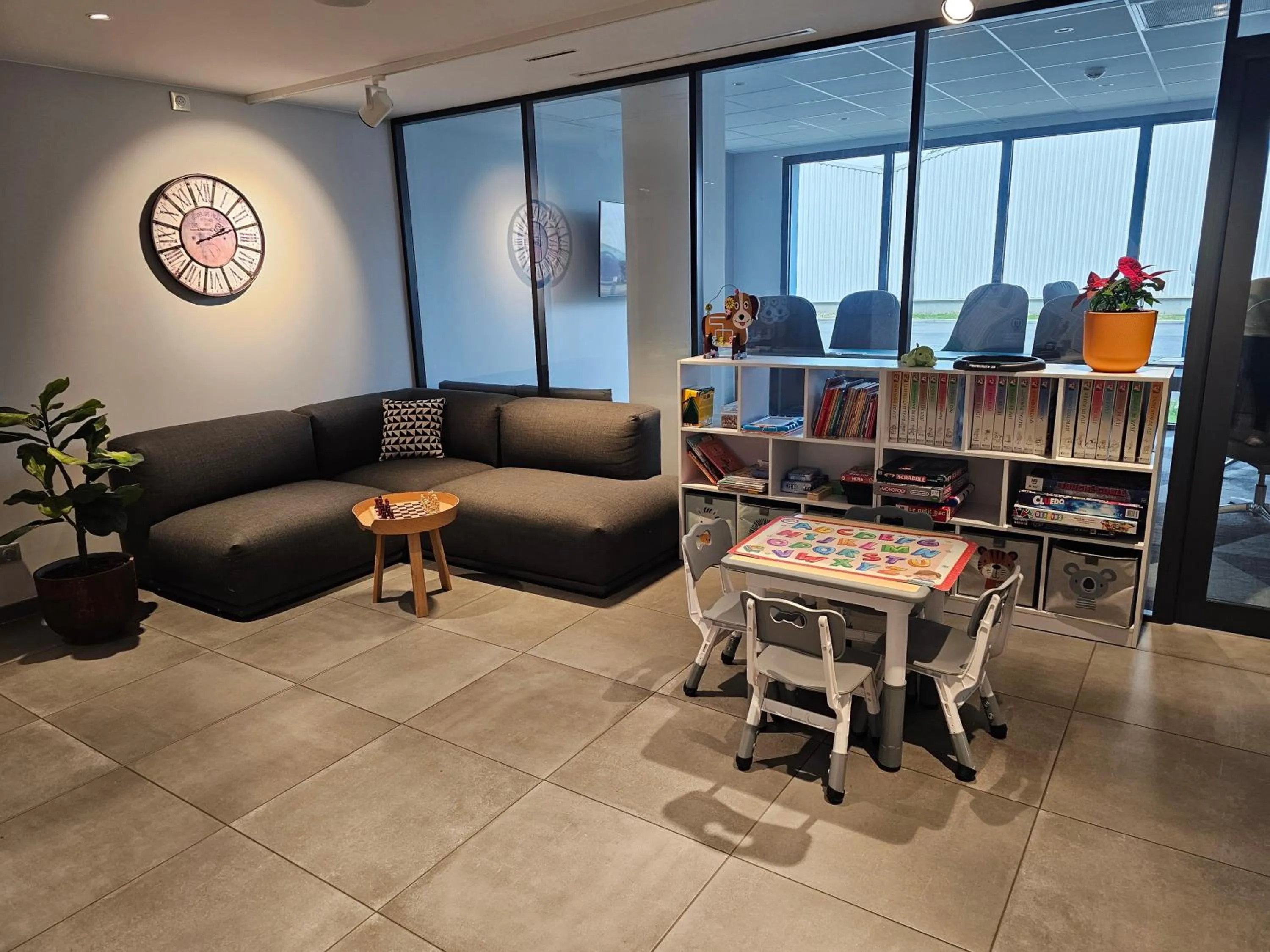 Seating area in B&B HOTEL Deauville-Touques