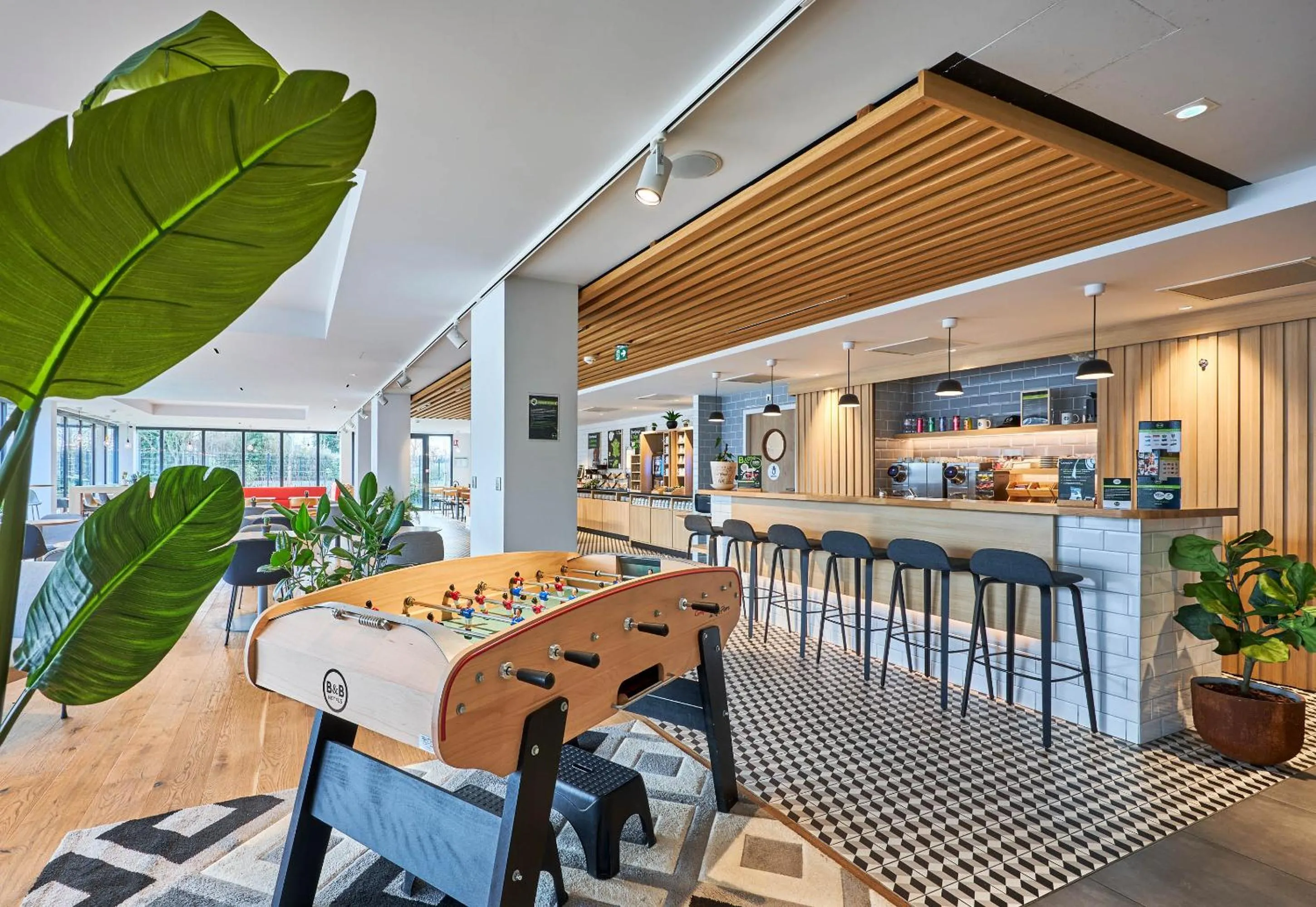 Lounge or bar in B&B HOTEL Deauville-Touques