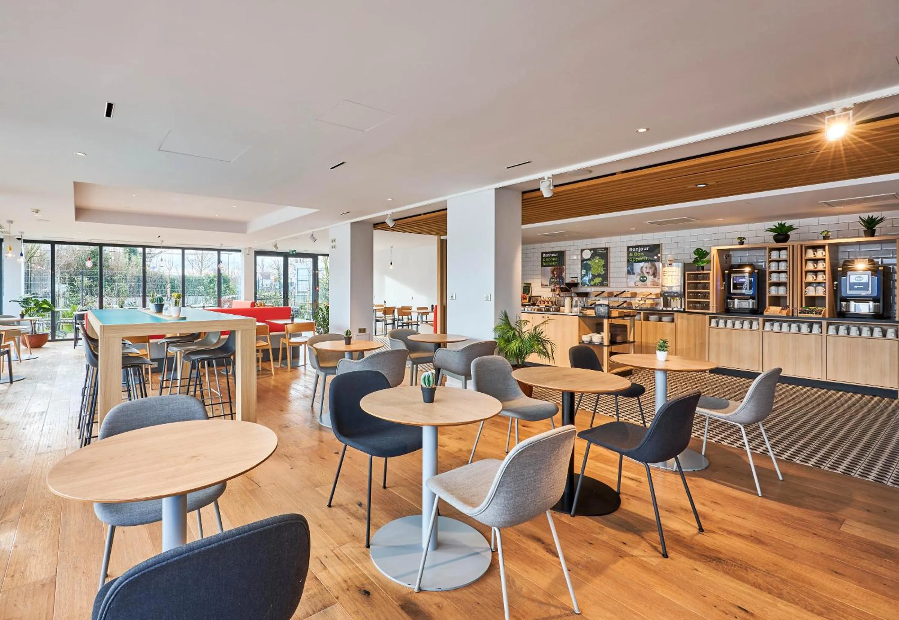 Restaurant/places to eat in B&B HOTEL Deauville-Touques