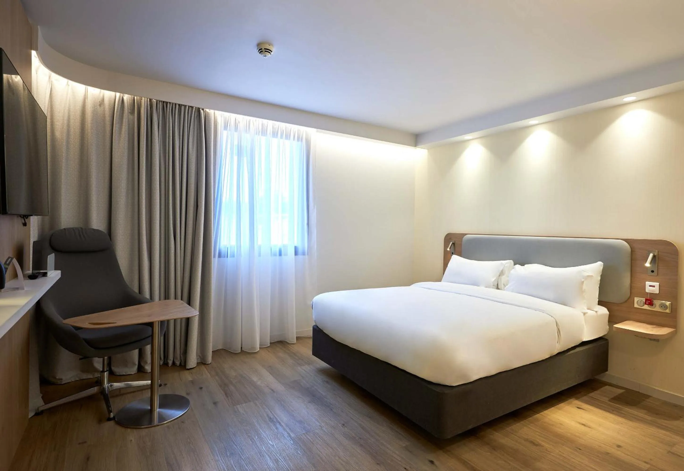 Bedroom, Bed in B&B HOTEL Deauville-Touques