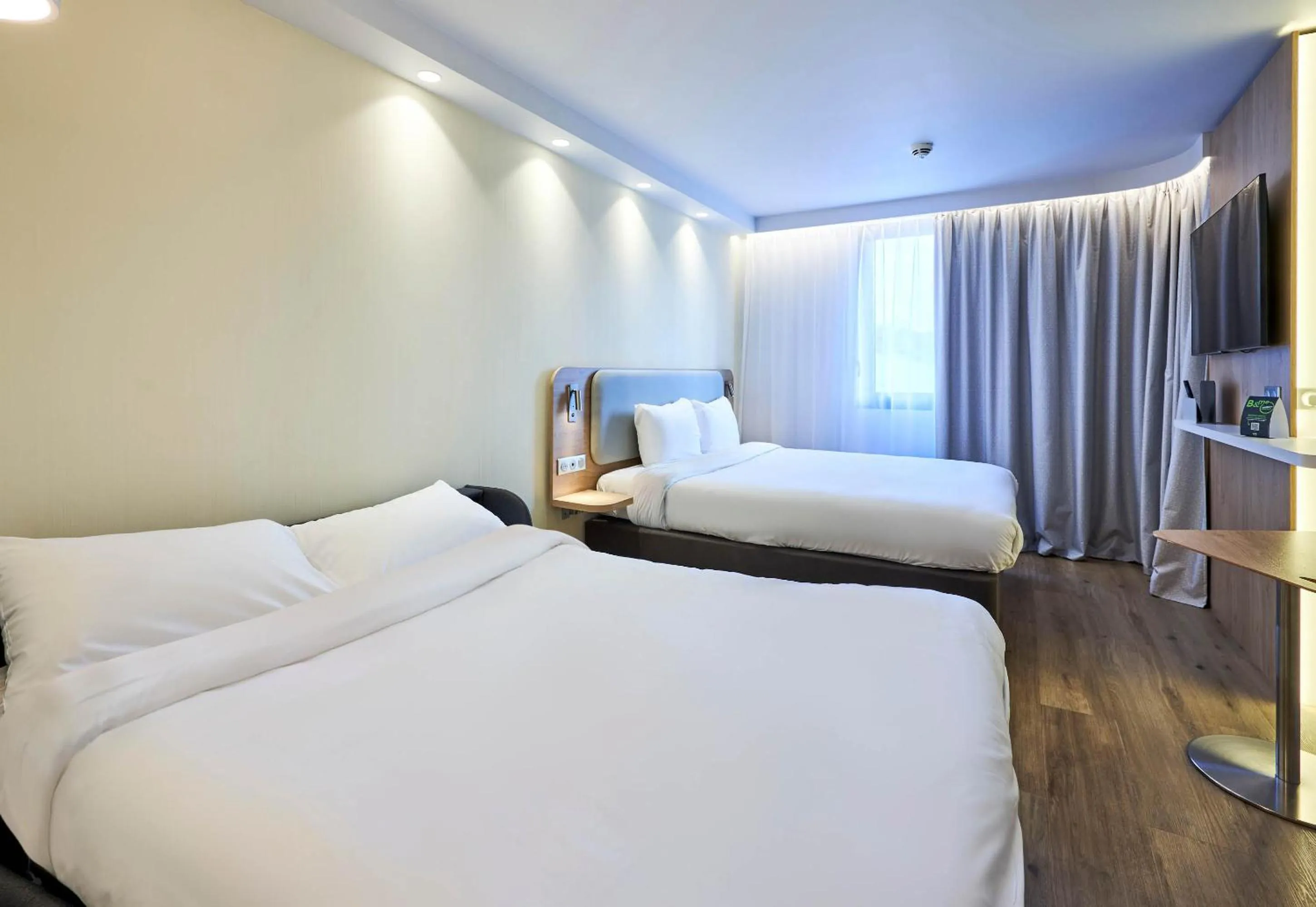 Bedroom, Bed in B&B HOTEL Deauville-Touques