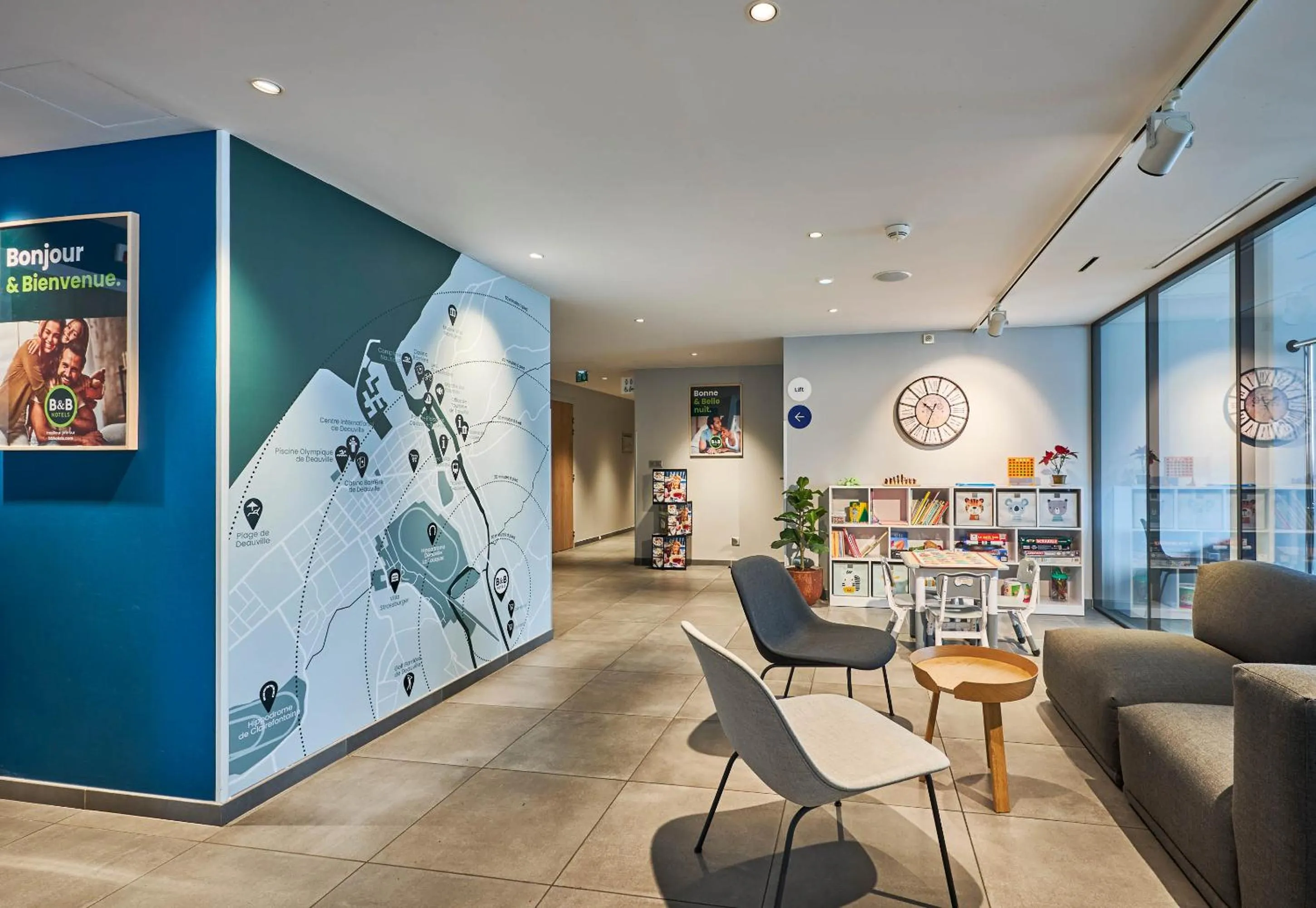 Lobby or reception in B&B HOTEL Deauville-Touques