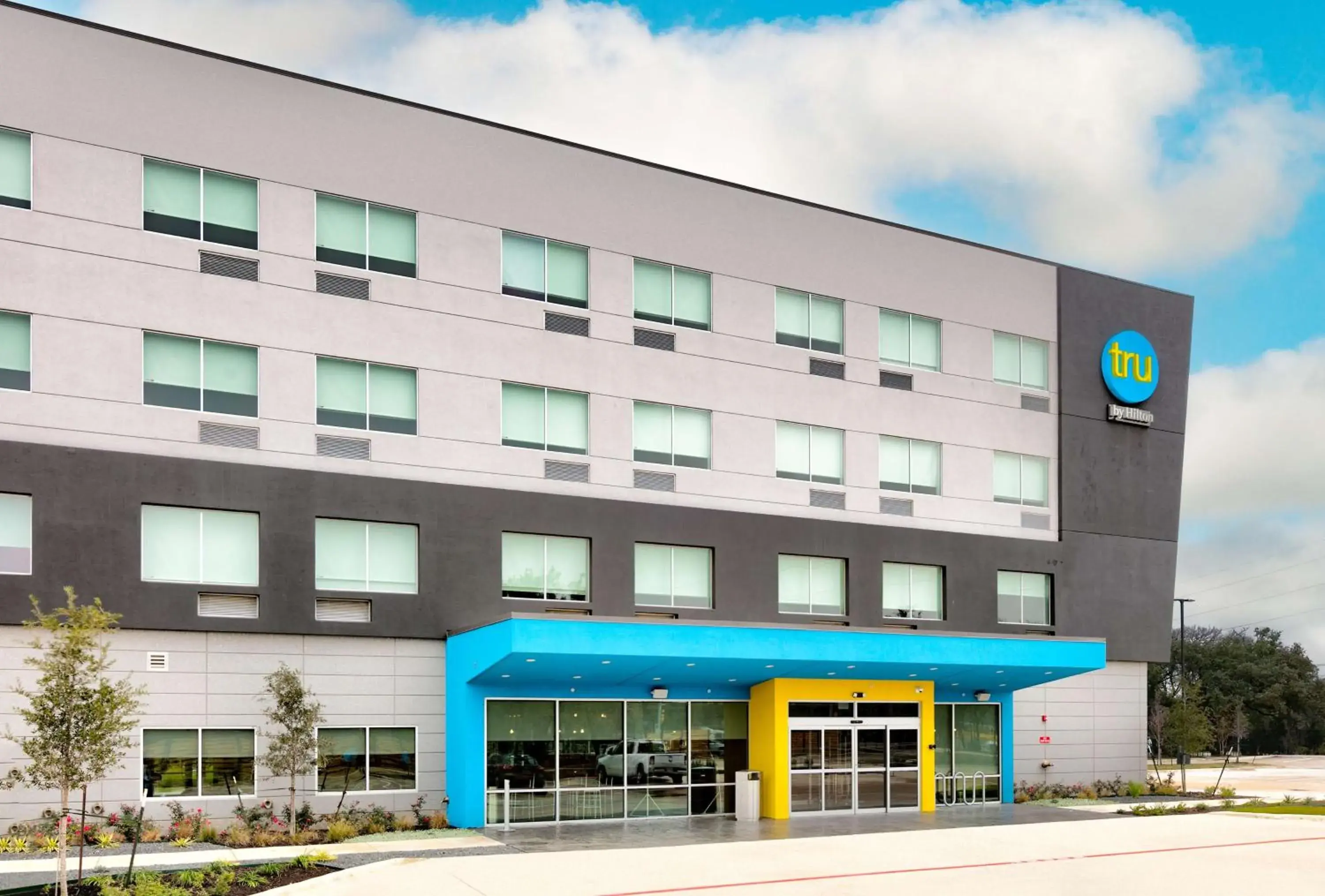 Property building in Tru By Hilton Austin Nw Arboretum, Tx Property building in Tru By Hilton Austin Nw Arboretum, Tx