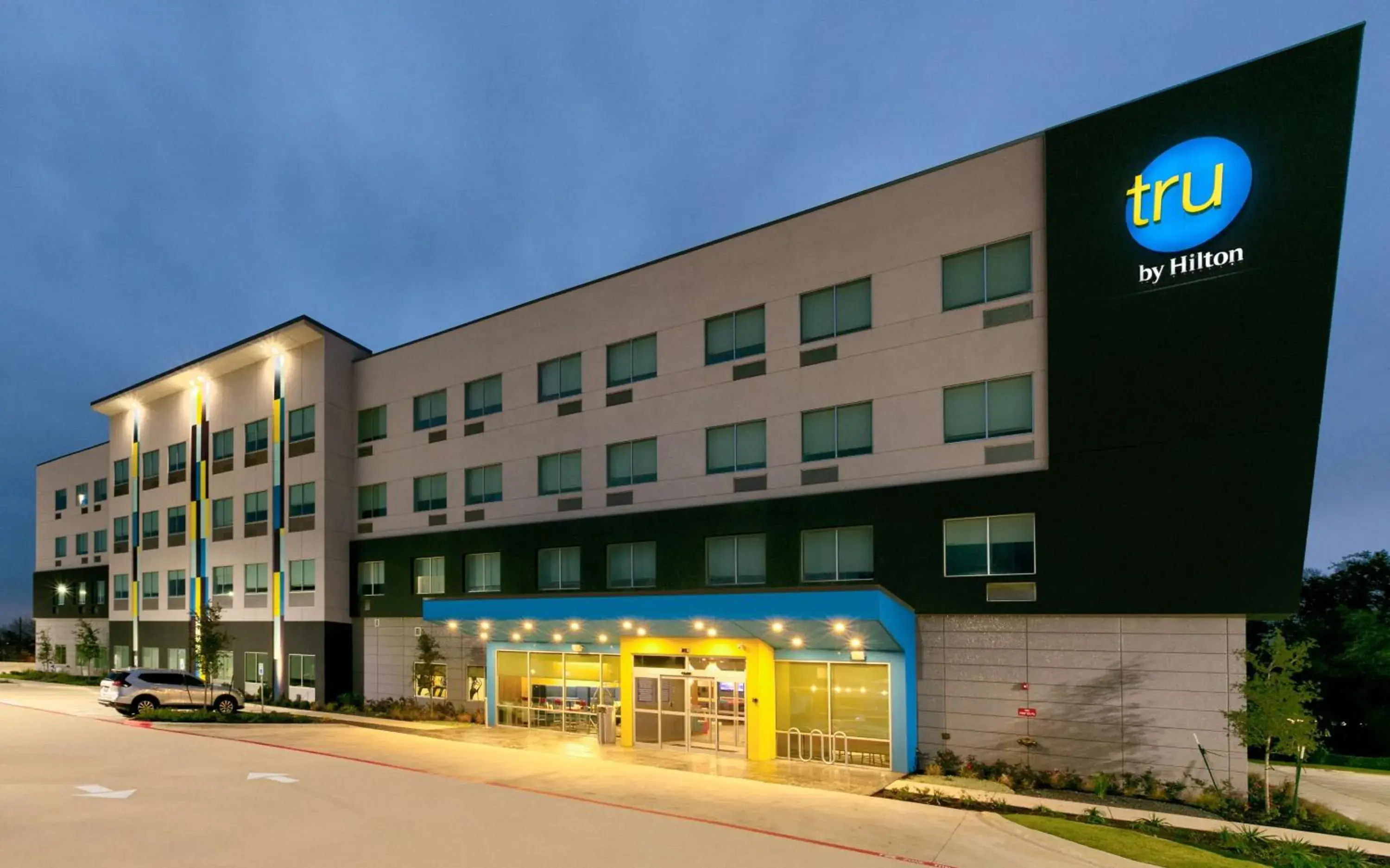 Property building in Tru By Hilton Austin Nw Arboretum, Tx Property building in Tru By Hilton Austin Nw Arboretum, Tx