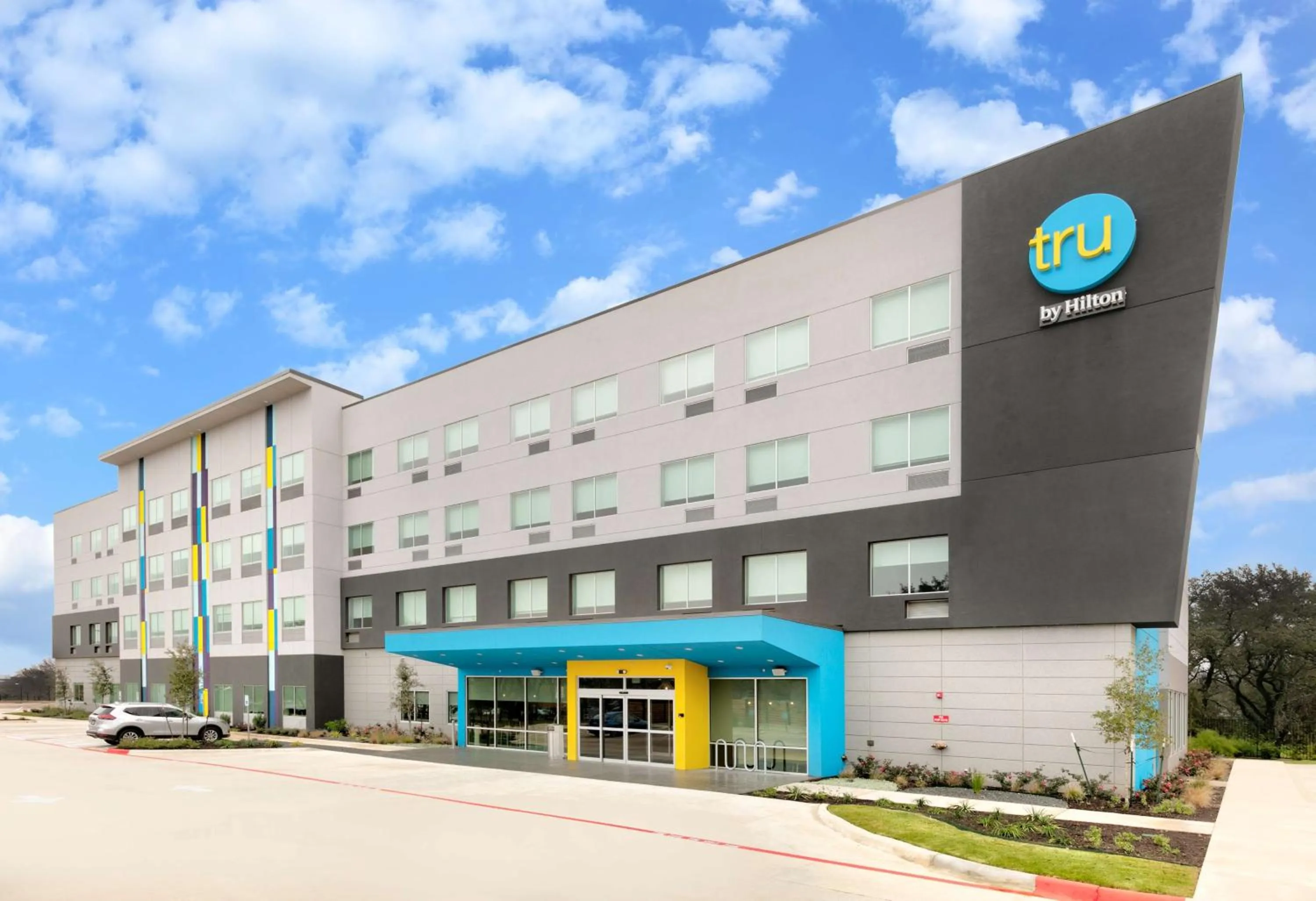 Property building in Tru By Hilton Austin Nw Arboretum, Tx