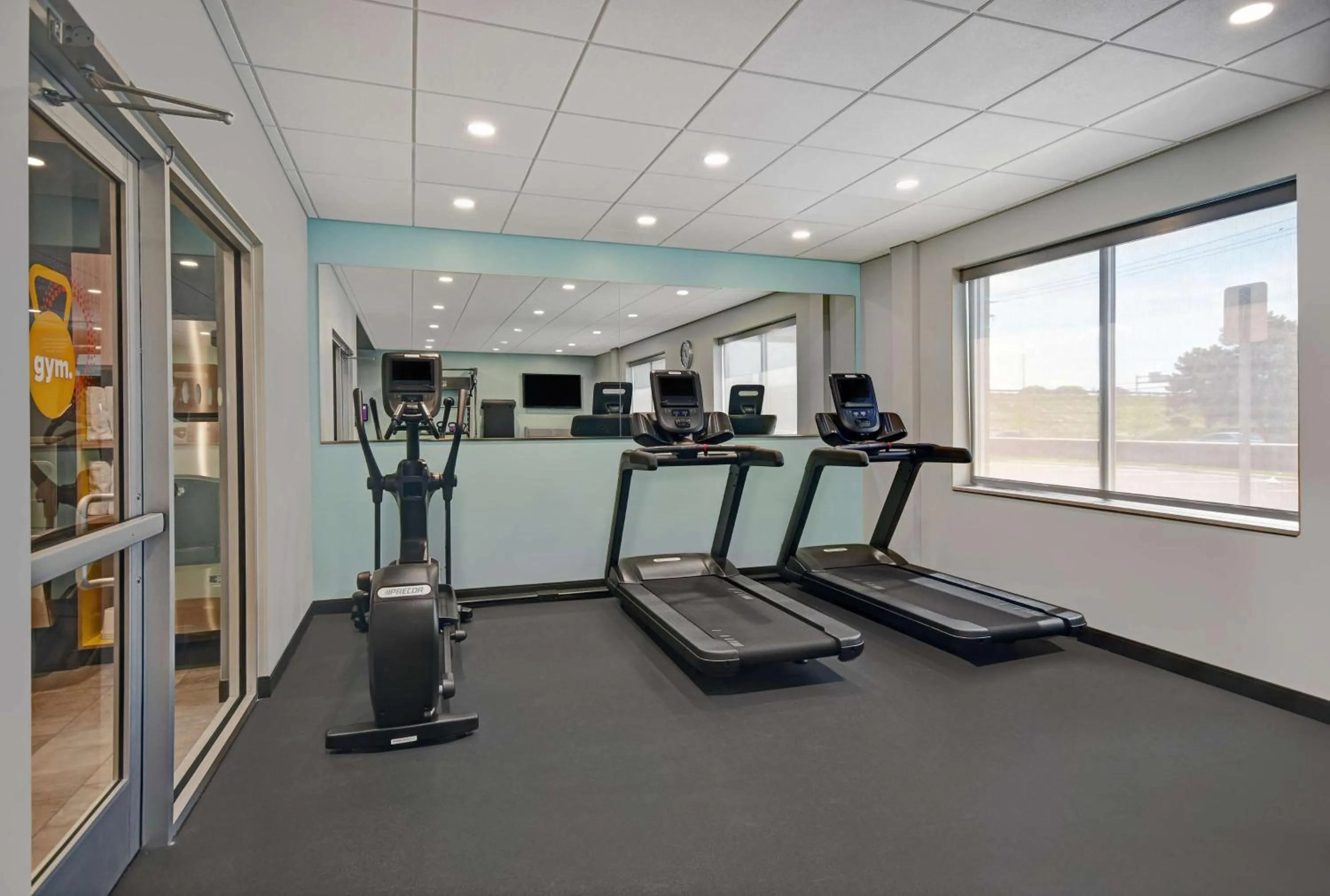 Fitness centre/facilities in Tru By Hilton Troy Detroit, Mi